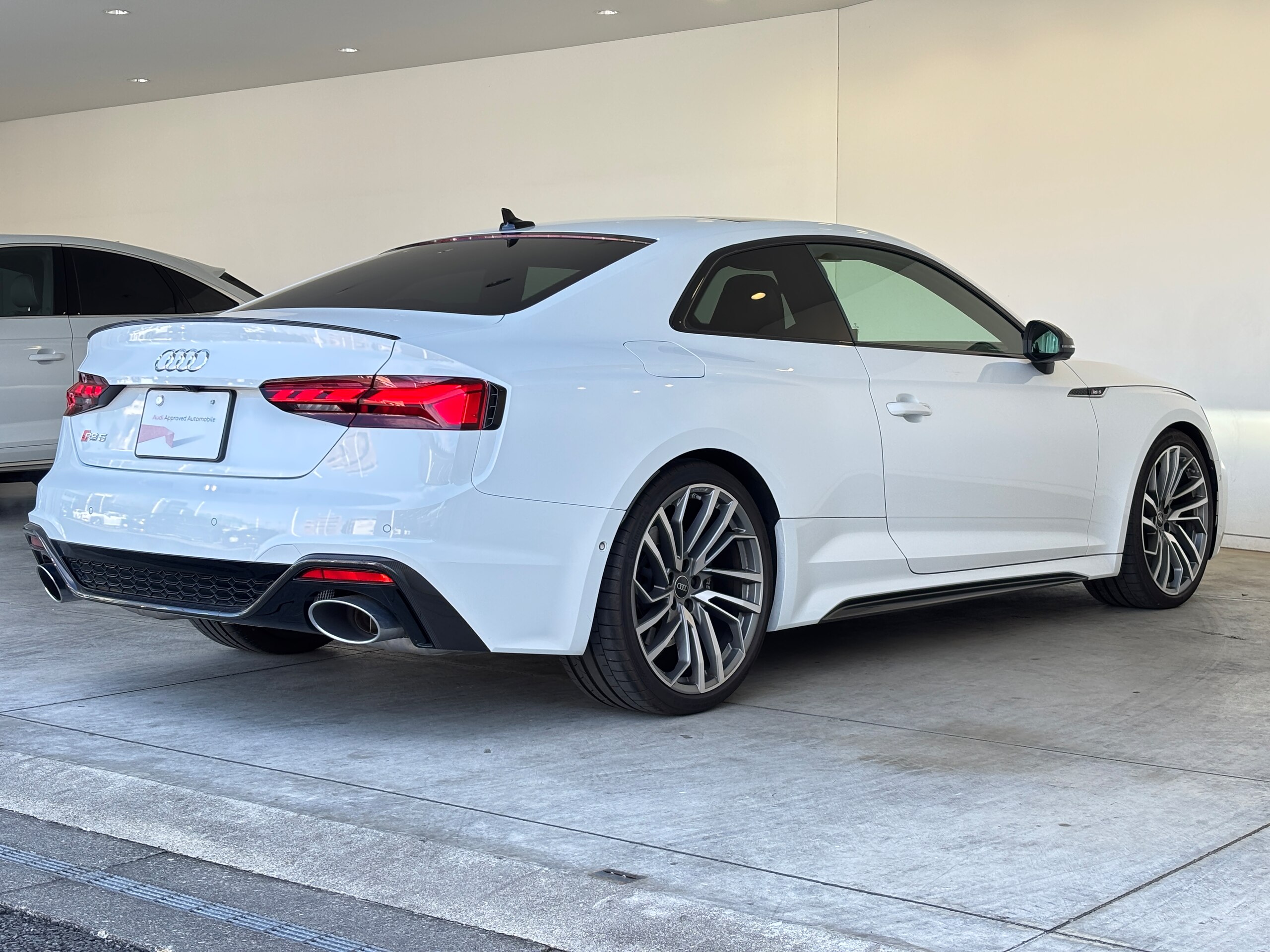 2023 Audi RS5 - アウディ RS5 2.9 4WD ワンオーナー 左ハンドル カーボンスタイリングパッケージ パノラマサンルーフ サラウンドビューカメラ/パークアシスト プライバシーガラス Bang&Olufsen シートヒーター 認定中古車