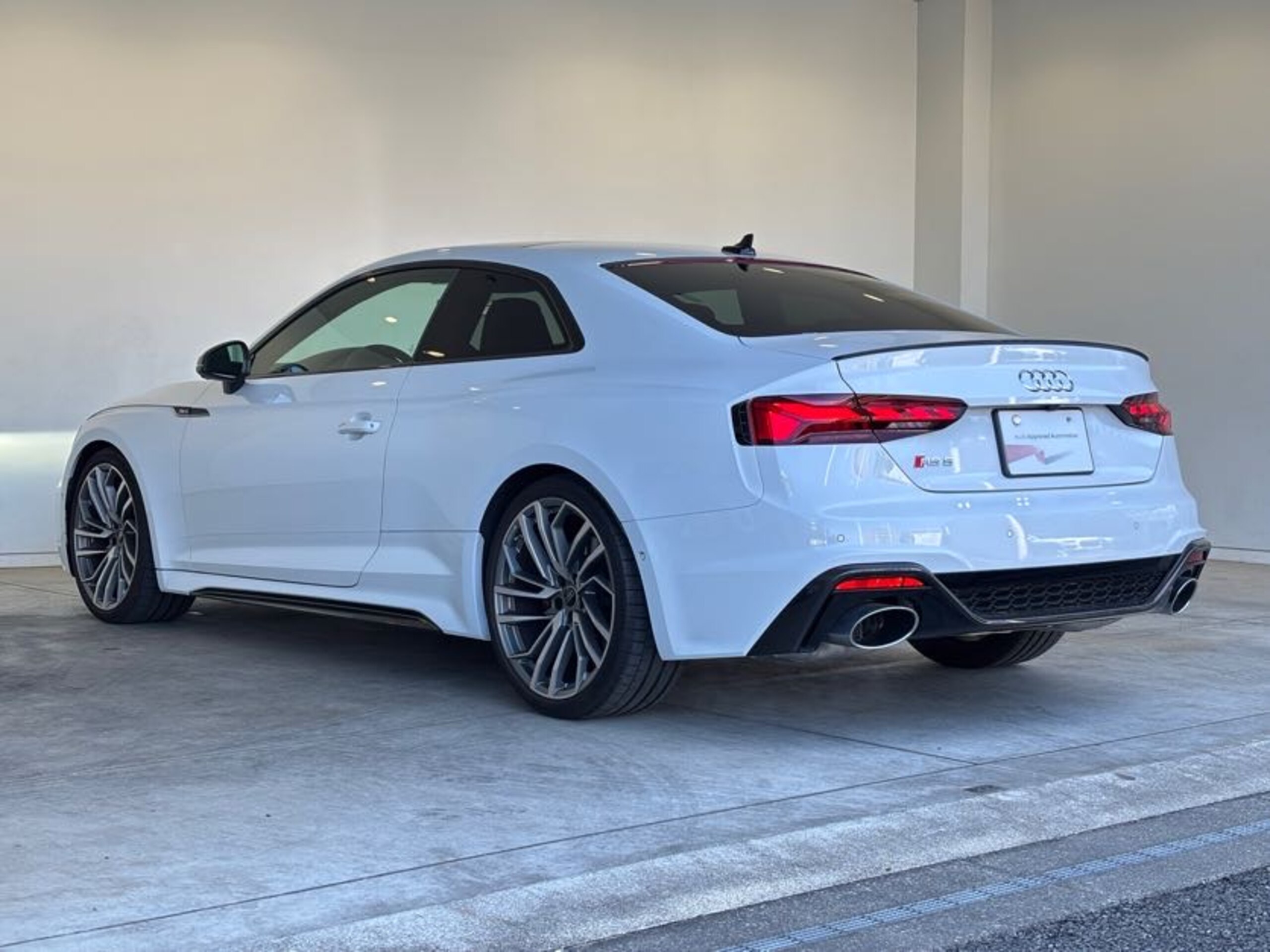 2023 Audi RS5 - アウディ RS5 2.9 4WD ワンオーナー 左ハンドル カーボンスタイリングパッケージ パノラマサンルーフ サラウンドビューカメラ/パークアシスト プライバシーガラス Bang&Olufsen シートヒーター 認定中古車