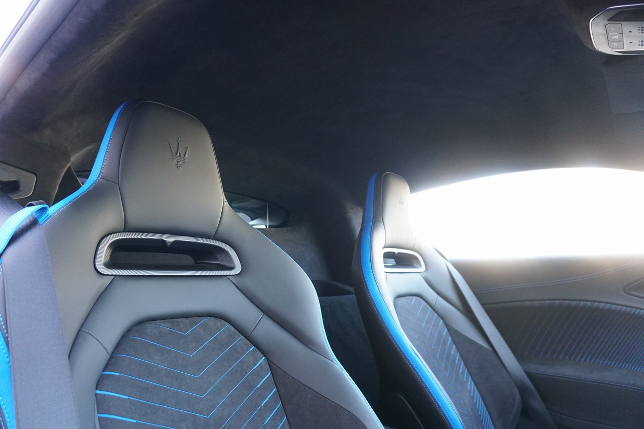 2023 Maserati MC20 - マセラティ MC20 3.0 MY23 NEWモデル 左H 1オーナー 走行490km 左ハンドル メンテナンスPKG カーボンブレーキ 車両リフト 液晶ロータリースイッチ BMS 2トンペイント 電動コラム 新車保証付