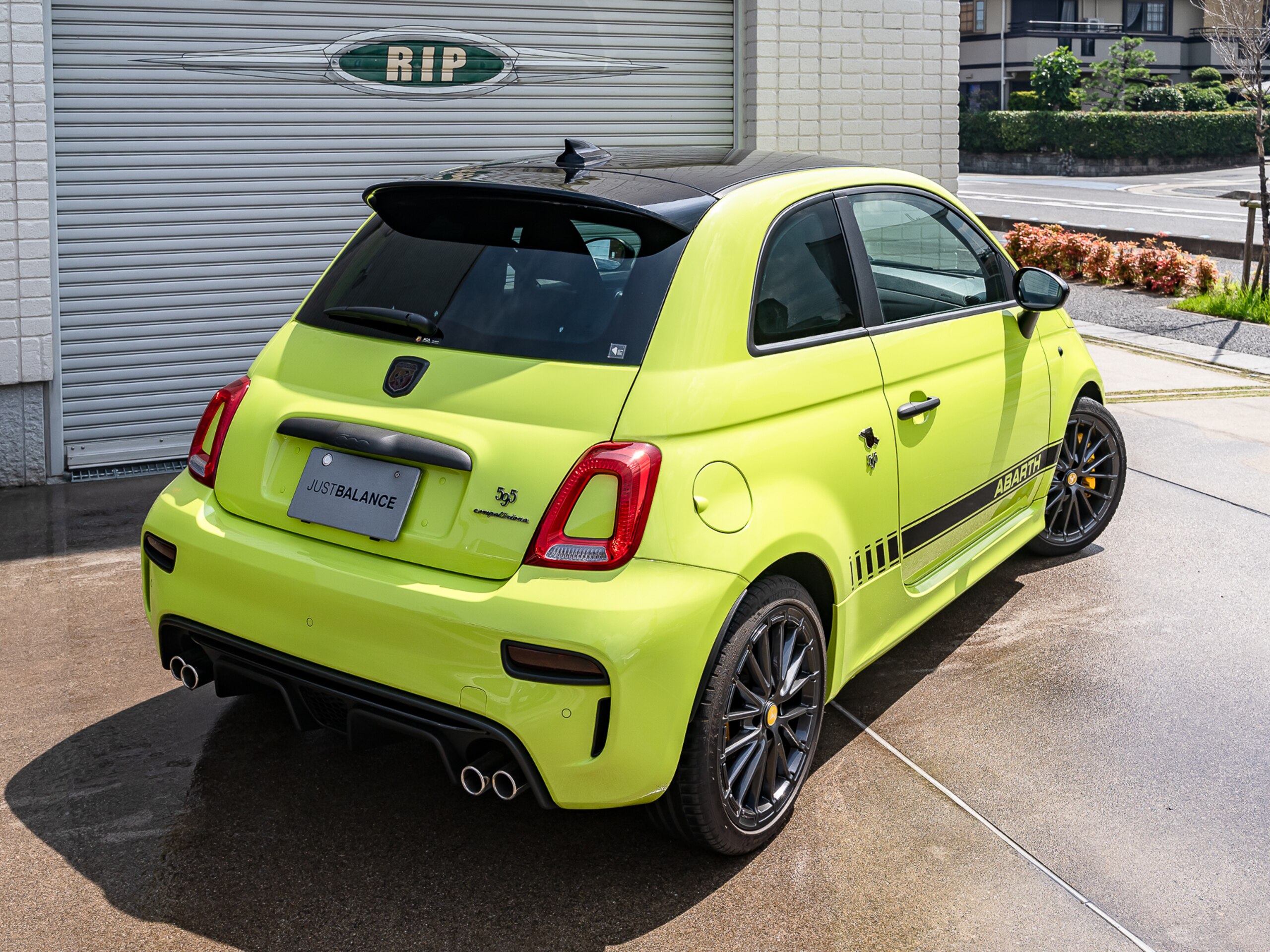 2022 Abarth 595 - アバルト 595 コンペティツィオーネ メイクユアースコーピオン 左ハンドル 5MT アドレナリングリーン&ブラック2トーンカラー レコモン イエローブレンボ ディスプレイオーディオ ETC ハンドルスペーサー