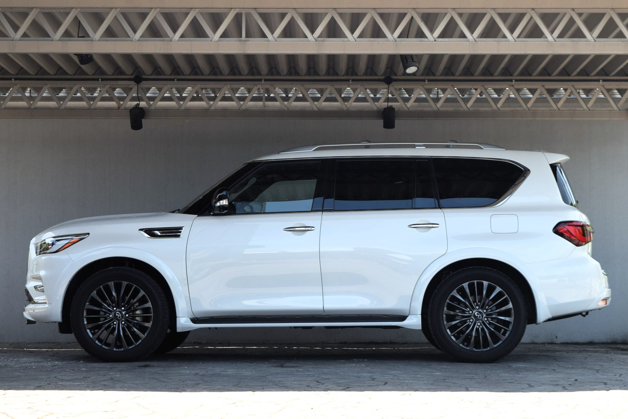 2022 Infiniti QX80 - 2022 إنفينيتي QX80
