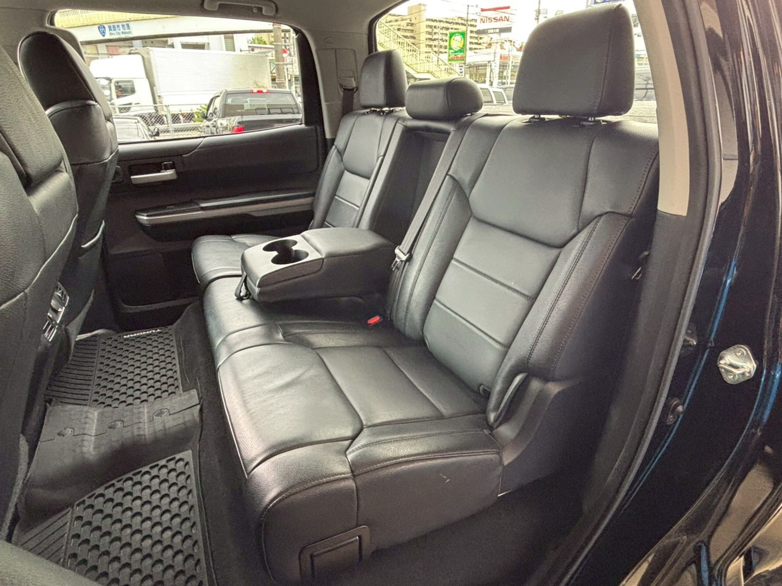 2021 Toyota Tundra - 米国トヨタ タンドラ クルーマックス SR5 5.7 V8 4WD 新並 プッシュスタート ブラックレザー 電動サンルーフ スマートキー リフトアップ LEDヘッドライト サイドステップ トノカバー ベッドライナー AppleCarPlay&AndroidAuto