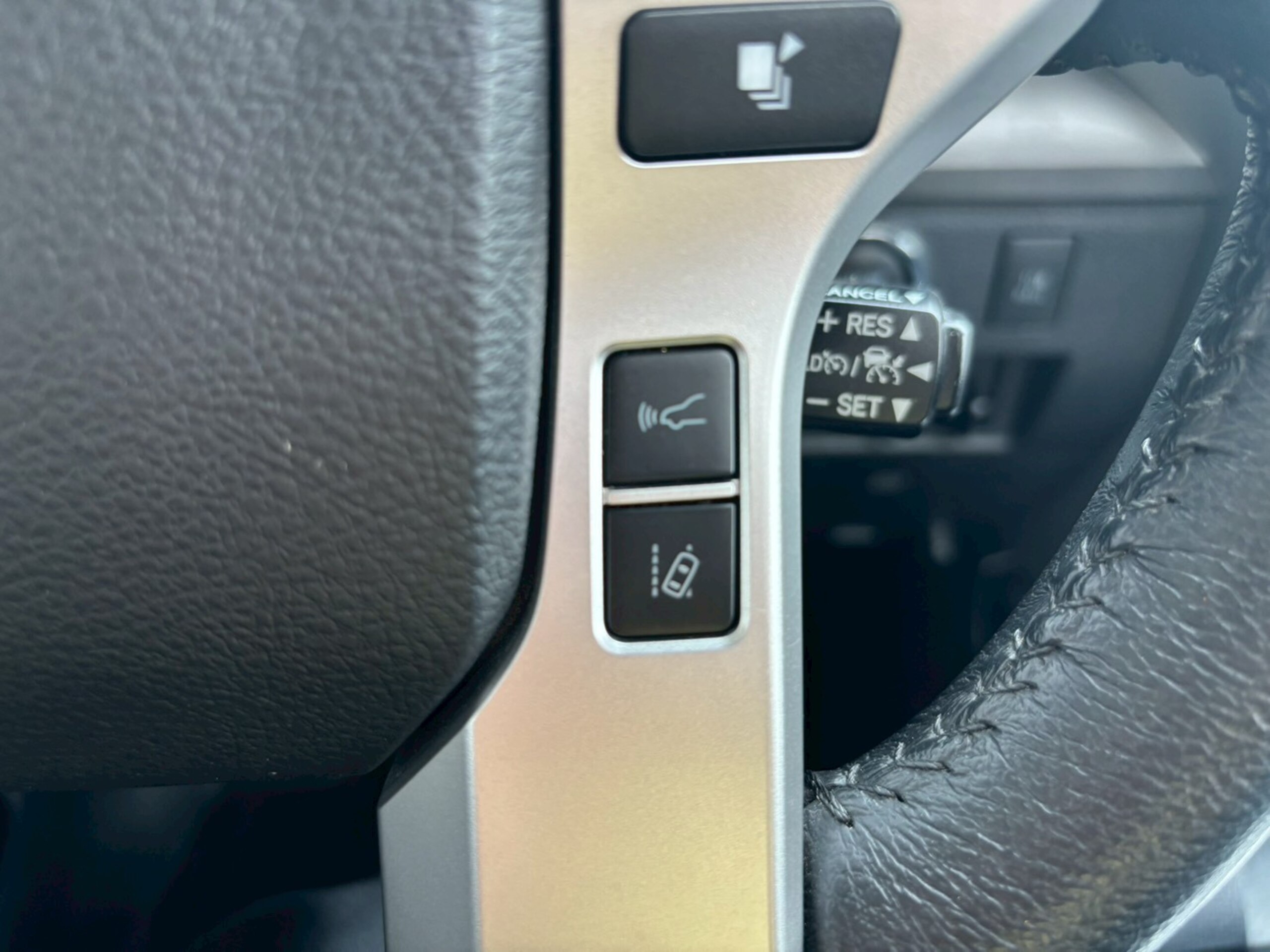 2021 Toyota Tundra - 米国トヨタ タンドラ クルーマックス SR5 5.7 V8 4WD 新並 プッシュスタート ブラックレザー 電動サンルーフ スマートキー リフトアップ LEDヘッドライト サイドステップ トノカバー ベッドライナー AppleCarPlay&AndroidAuto