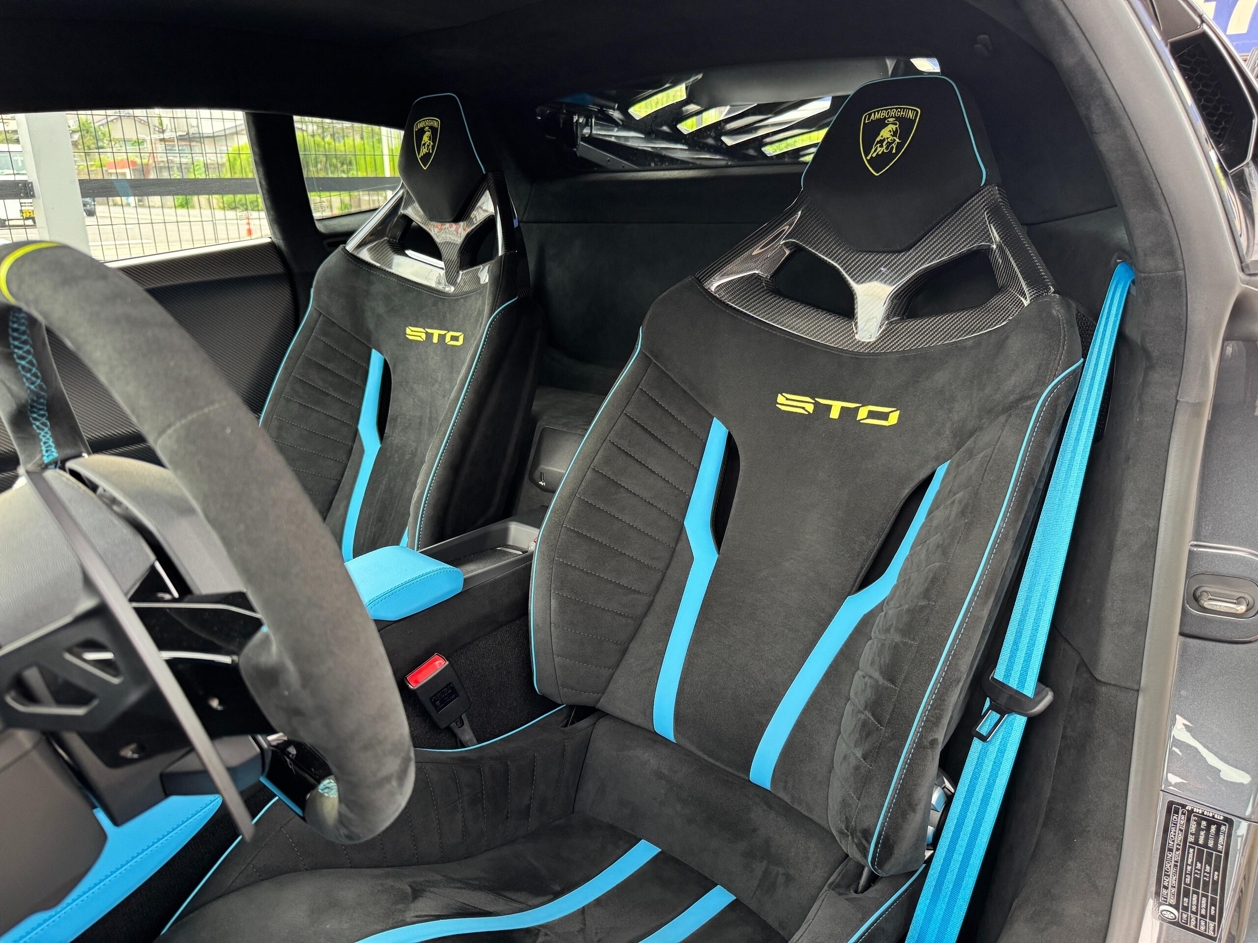 2023 Lamborghini Huracan - ランボルギーニ ウラカン STO (LDF) D車 1年走行無制限保証 Fリフター クロームパック アルカンターラスポーツシート コントラストカラーステッチ(ブルー) スタートボタンカバー(ライトグリーン) ライトグリーンキャリパー デジタルインナーミラー