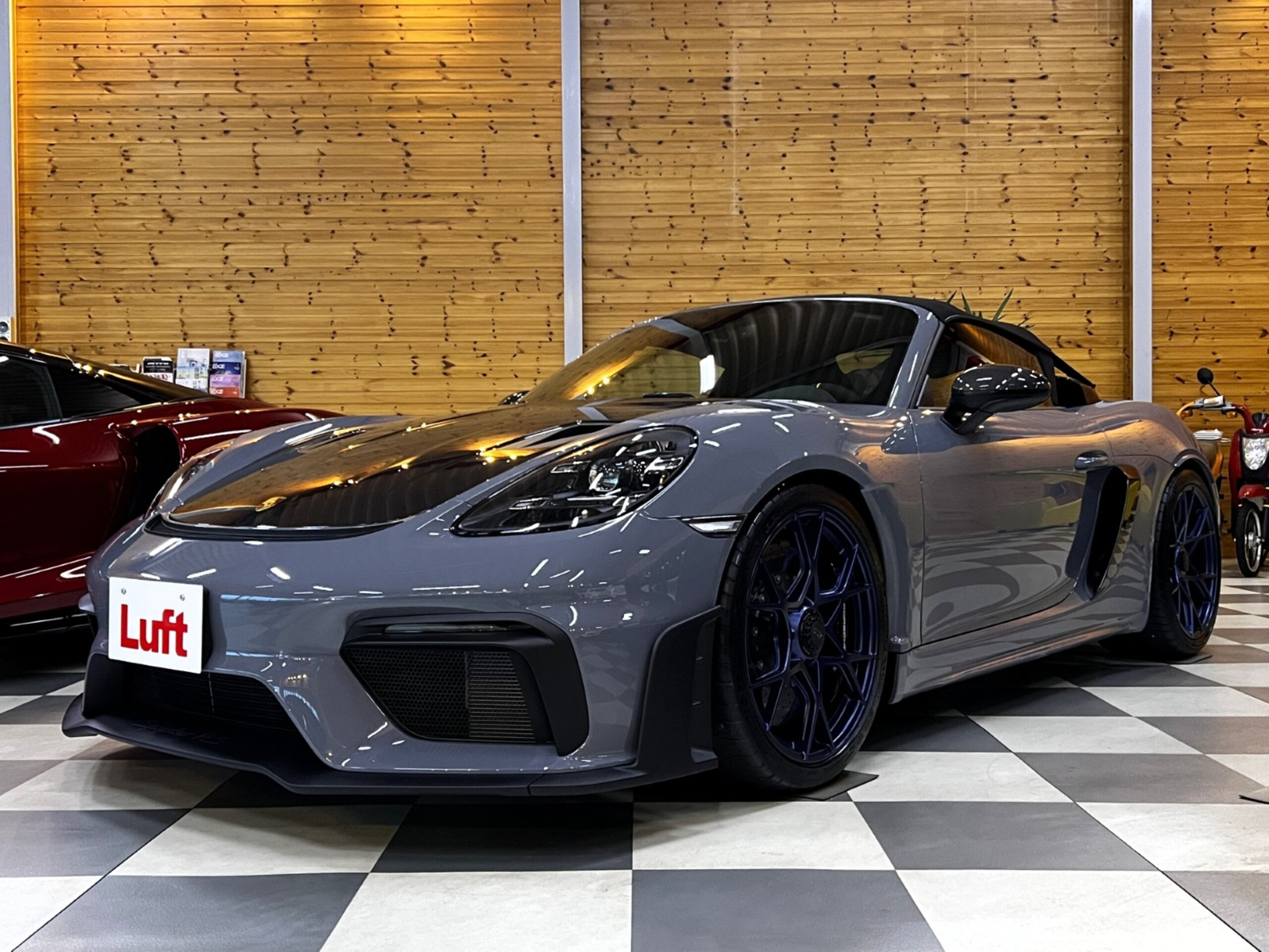2024 Porsche 718Spider - ポルシェ 718スパイダー RS PDK ヴァイザッハパッケージ PCCB アークティックグレー 3Dプリントバケットシート フロントリフト PDLS付LEDヘッドライト BOSE ブラックキャリパー サテンブルーホイール塗装 スポーツクロノパッケージ