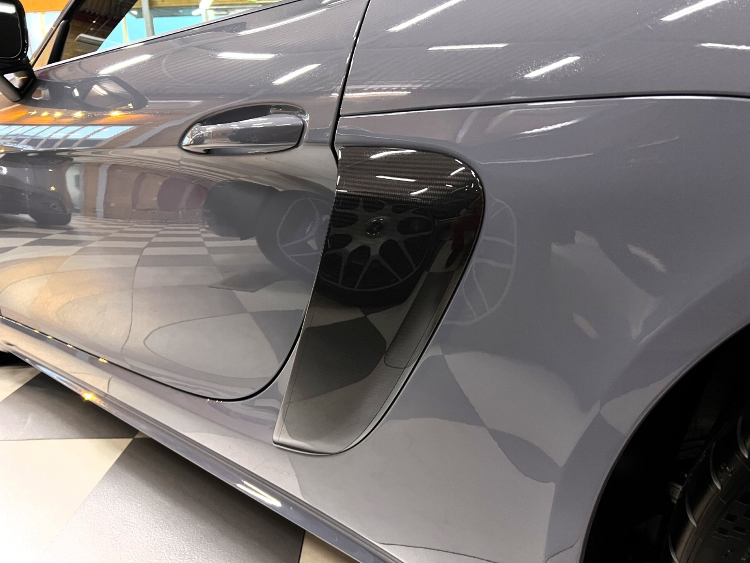 2024 Porsche 718Spider - ポルシェ 718スパイダー RS PDK ヴァイザッハパッケージ PCCB アークティックグレー 3Dプリントバケットシート フロントリフト PDLS付LEDヘッドライト BOSE ブラックキャリパー サテンブルーホイール塗装 スポーツクロノパッケージ