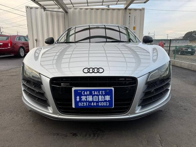 2010 AUDI R8/42BYHF - 2010 アウディ R8
