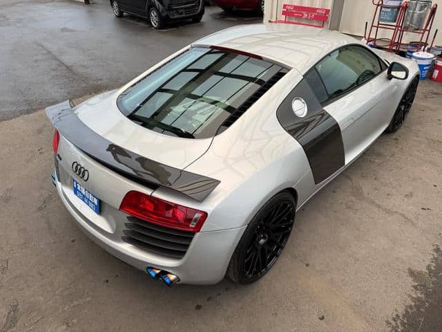 2010 AUDI R8/42BYHF - 2010 アウディ R8