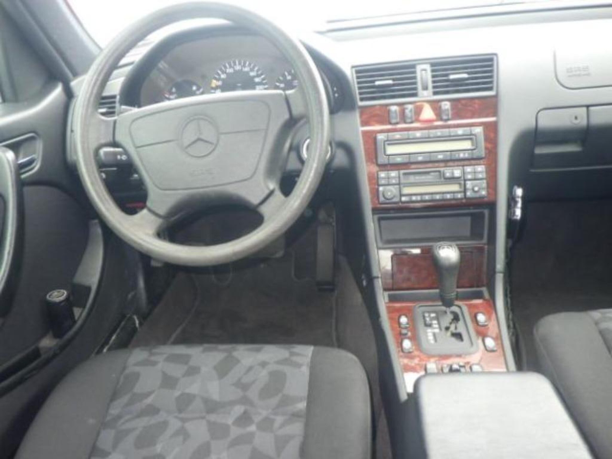 1998 Mercedes-Benz C-Class - 1998 مرسيدس بنز C-Class