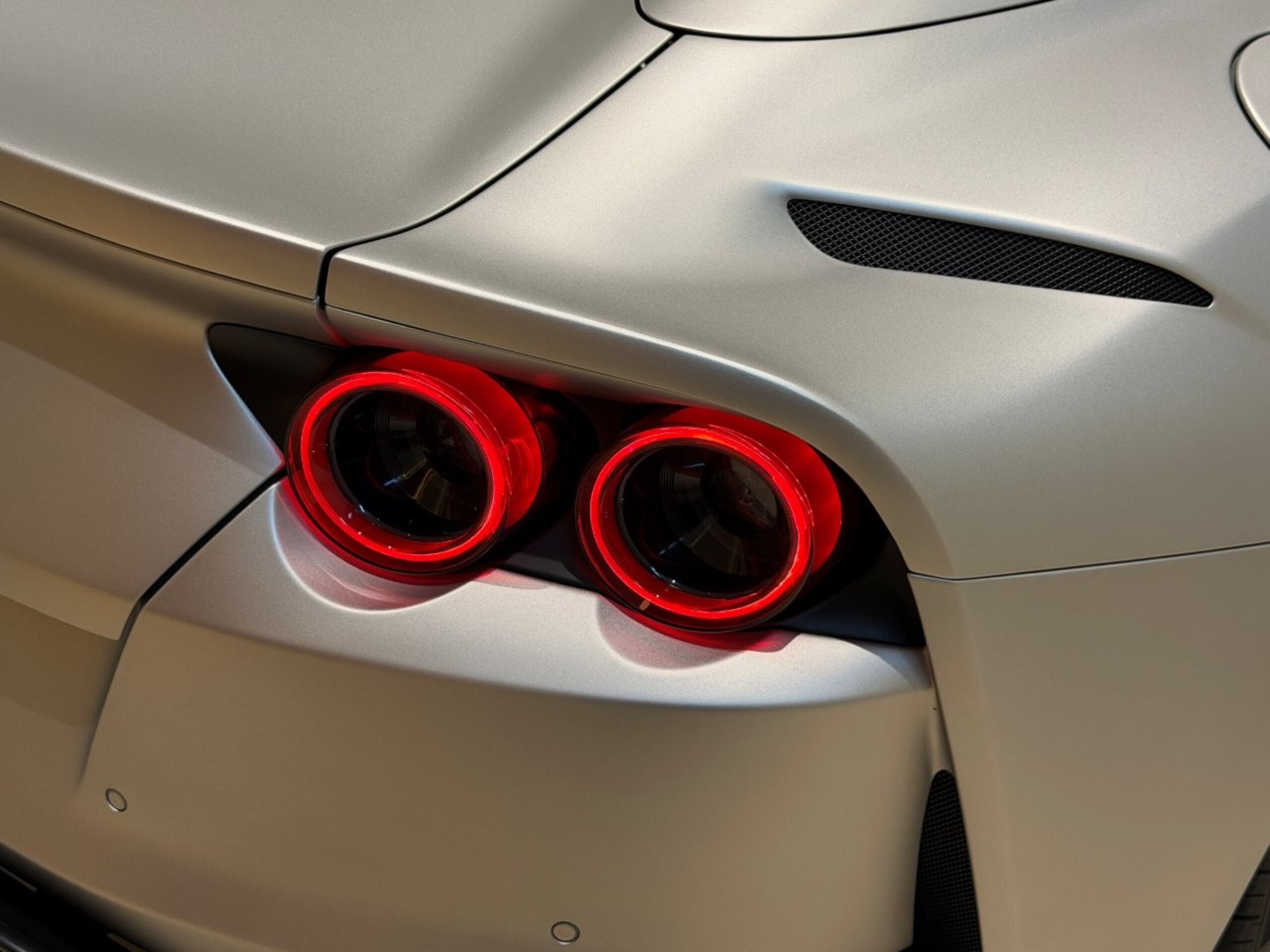 2022 Ferrari 812GTS - フェラーリ 812GTS F1 DCT 外装アルミニウムオパコ LEDカーボンステア フロントリフター イエローブレーキキャリパー チタン製エギゾースト 鍛造ホイール ヘッドレスト跳馬ステッチ プレミアムオーディオ