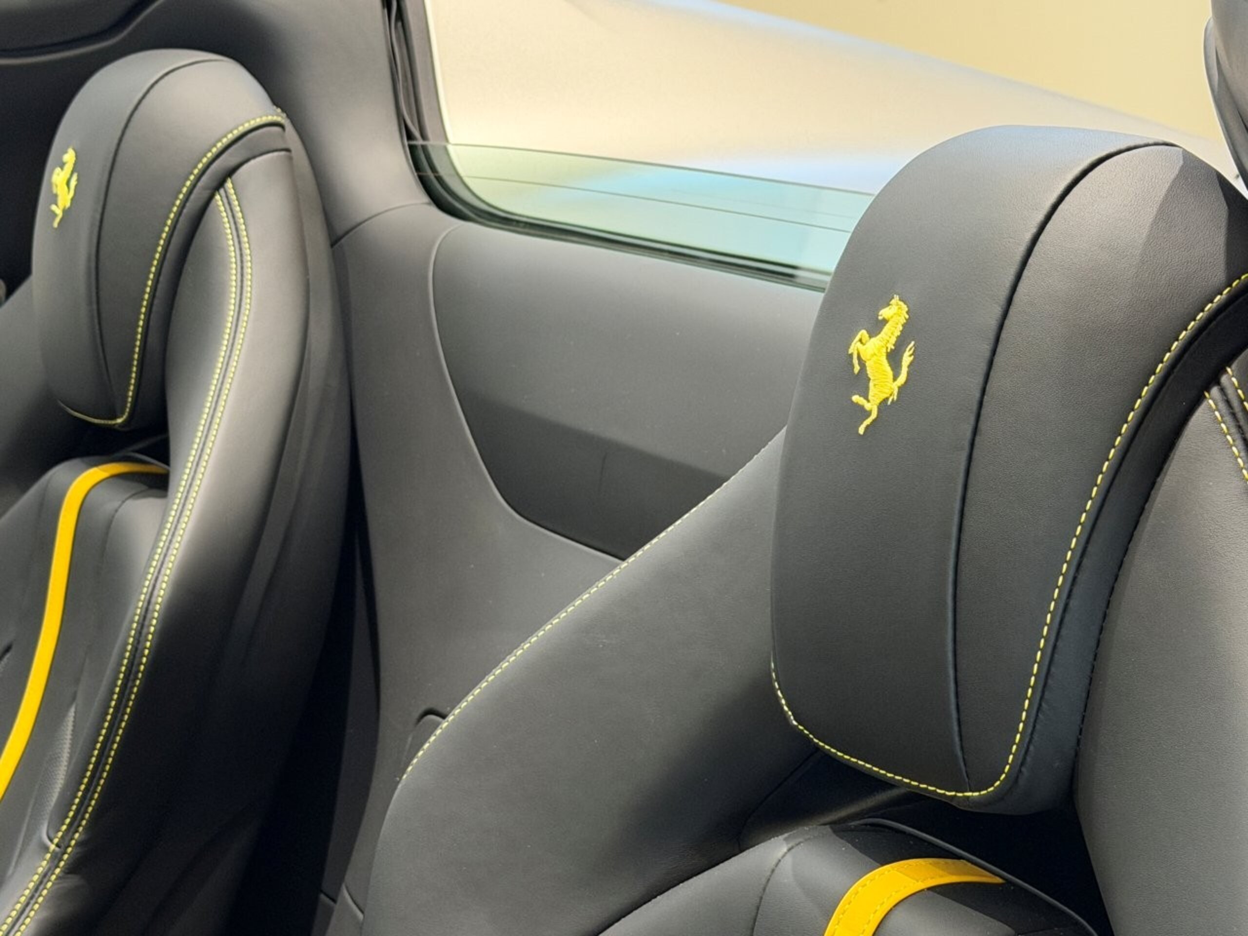 2022 Ferrari 812GTS - フェラーリ 812GTS F1 DCT 外装アルミニウムオパコ LEDカーボンステア フロントリフター イエローブレーキキャリパー チタン製エギゾースト 鍛造ホイール ヘッドレスト跳馬ステッチ プレミアムオーディオ
