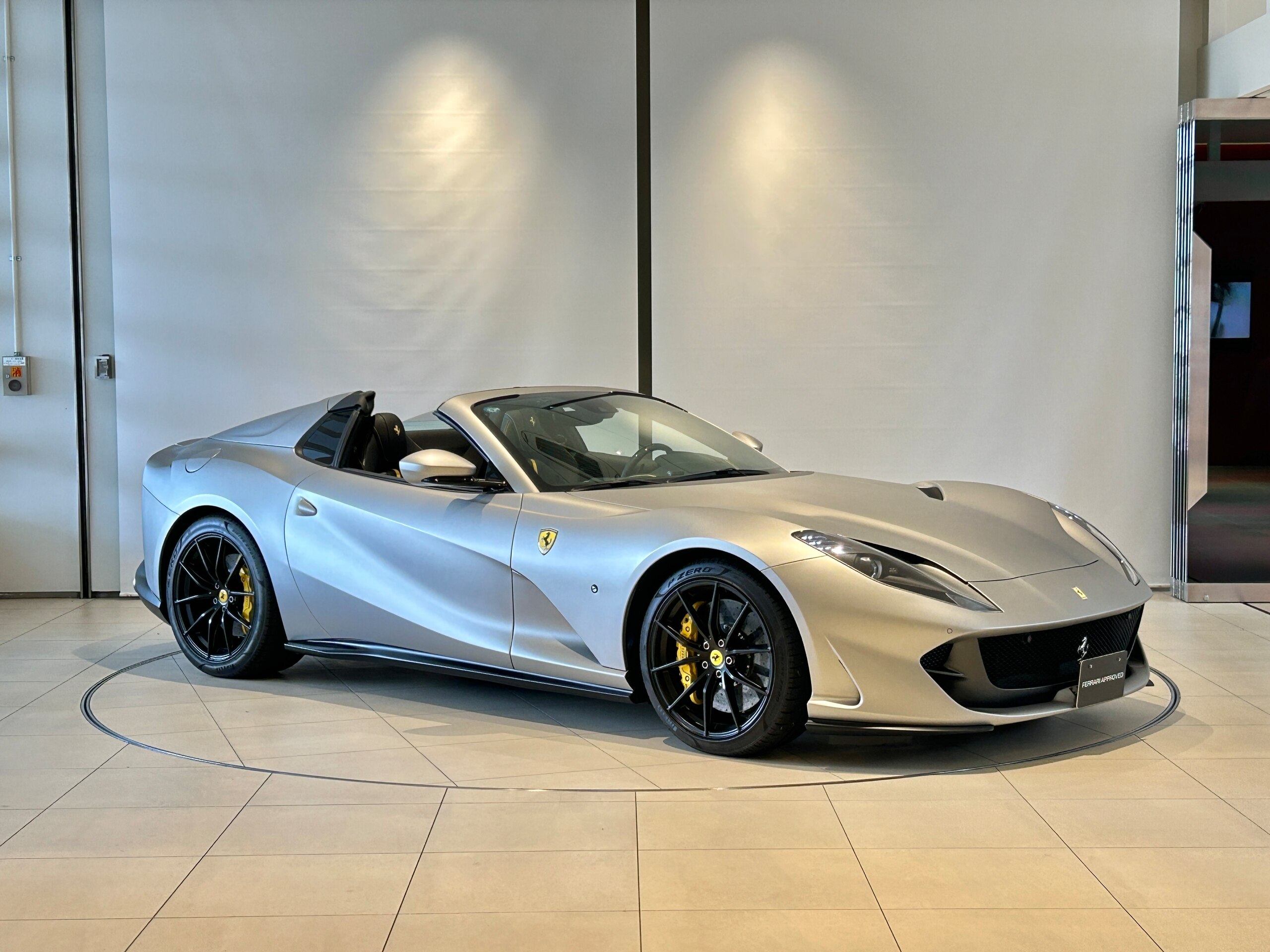 2022 Ferrari 812GTS - フェラーリ 812GTS F1 DCT 外装アルミニウムオパコ LEDカーボンステア フロントリフター イエローブレーキキャリパー チタン製エギゾースト 鍛造ホイール ヘッドレスト跳馬ステッチ プレミアムオーディオ