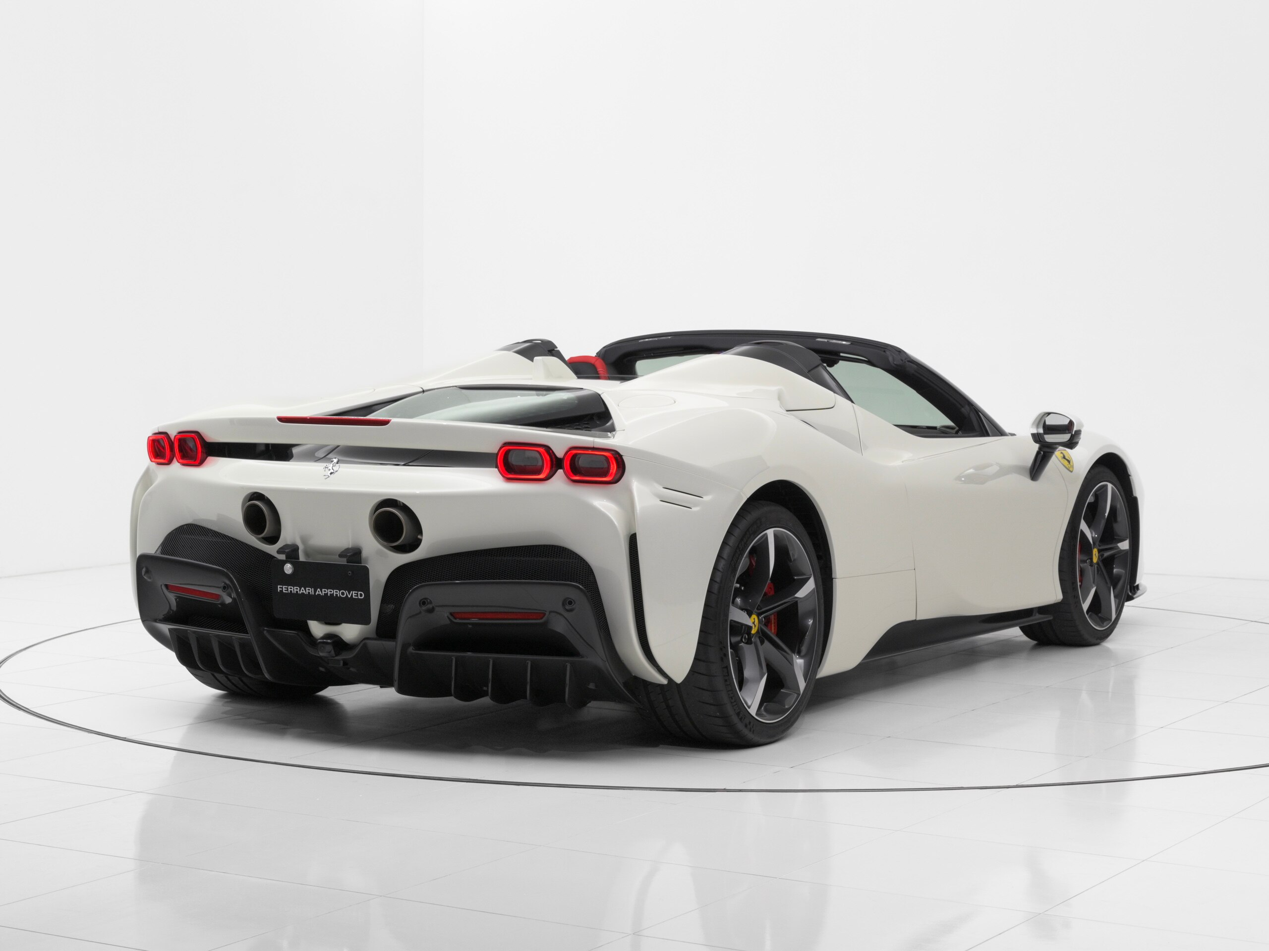 2023 Ferrari SF90Spider - フェラーリ SF90スパイダー F1 DCT E4WD 左H リフター Apple CarPlay ツートンボディ カーボン製Fウイング/ディフューザー/アンダードアカバー Hi-Fiサウンド