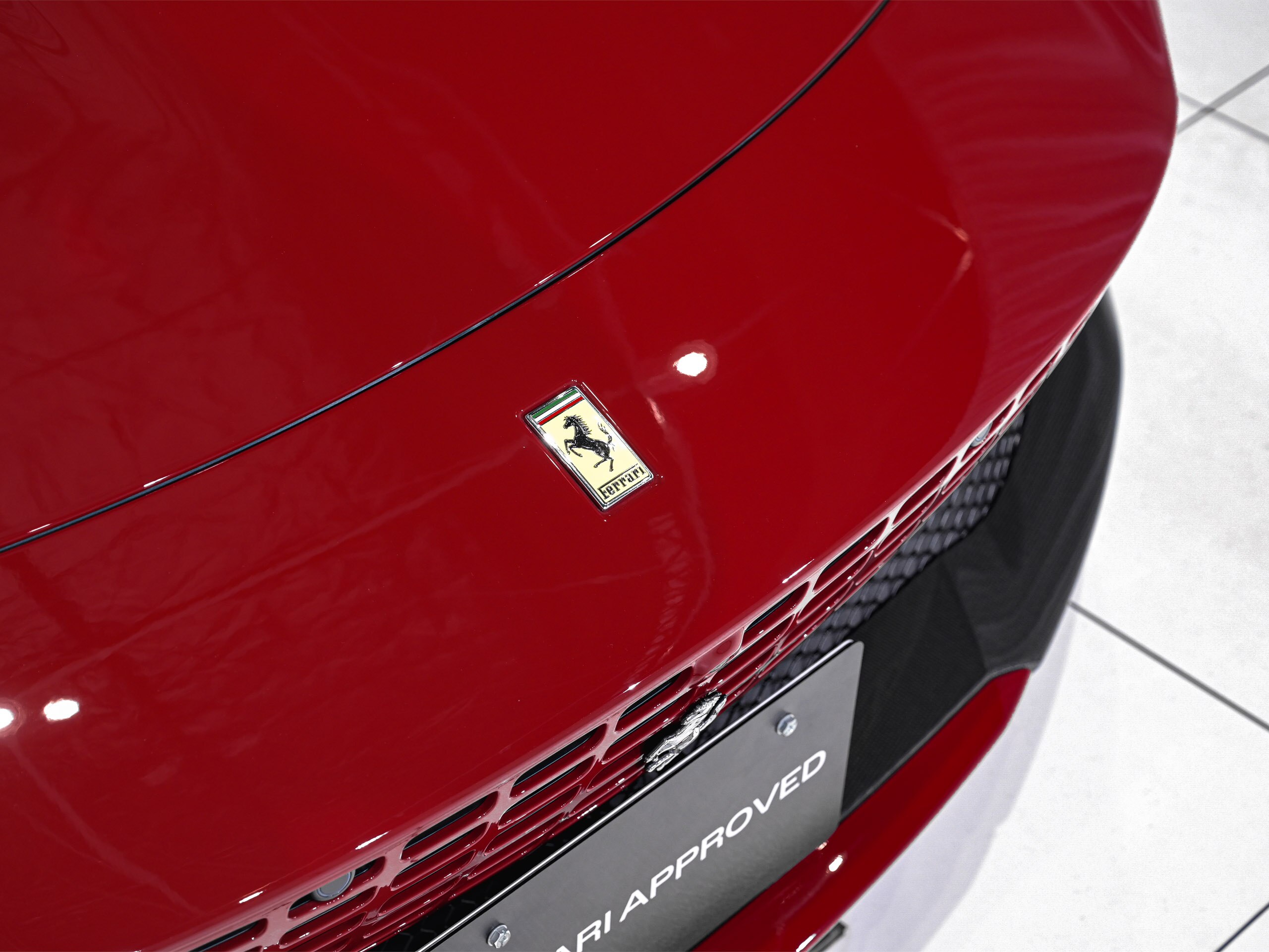 2023 Ferrari Roma - フェラーリ ローマ F1 DCT 20インチ・マットグリジオコルサ鍛造ホイール マグネライド・デュアルモード・ショックアブソーバー・システム パッセンジャーディスプレイ LED付カーボンファイバー製ステアリングホイール 遮熱ウィンドスクリーン