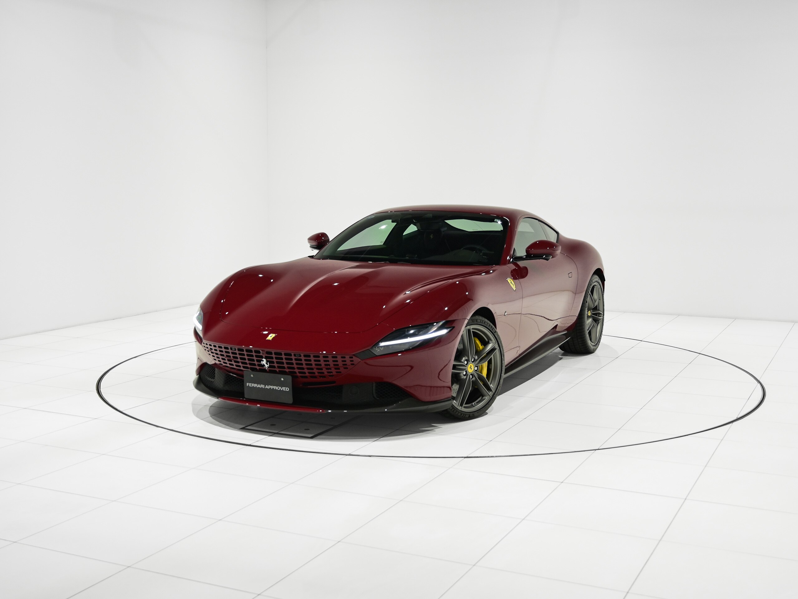 2023 Ferrari Roma - フェラーリ ローマ F1 DCT 20インチ・マットグリジオコルサ鍛造ホイール マグネライド・デュアルモード・ショックアブソーバー・システム パッセンジャーディスプレイ LED付カーボンファイバー製ステアリングホイール 遮熱ウィンドスクリーン