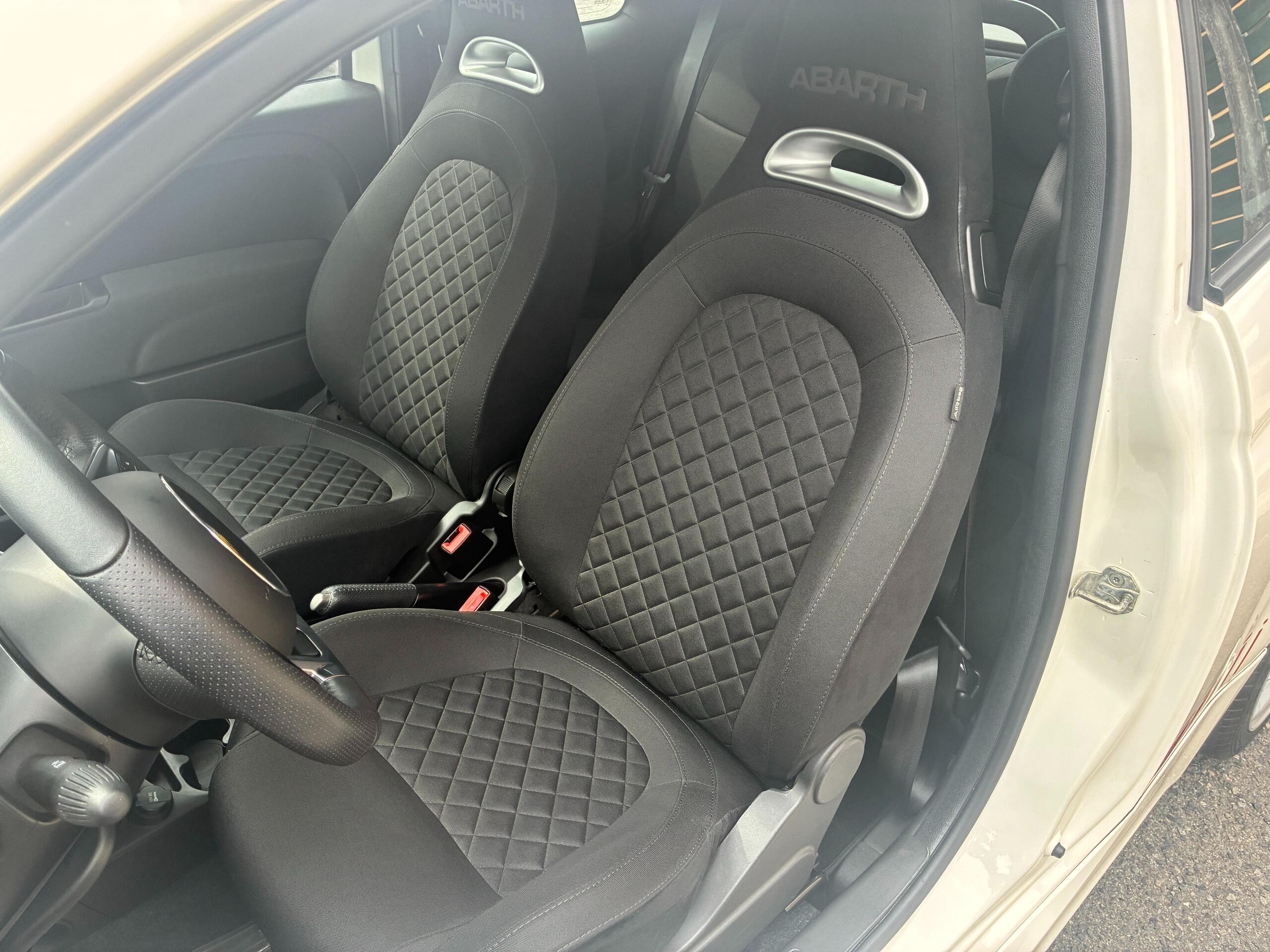 2022 Abarth 595C - アバルト 595C 1.4 左MT 本国仕様車 カブリオレ・ラヴォ-ノローダウンスプリング・7インチUconnect本国仕様・スロコン・レーシングメイト16inchAW・レコードモンツァマフラー・ソフトトップ開閉可