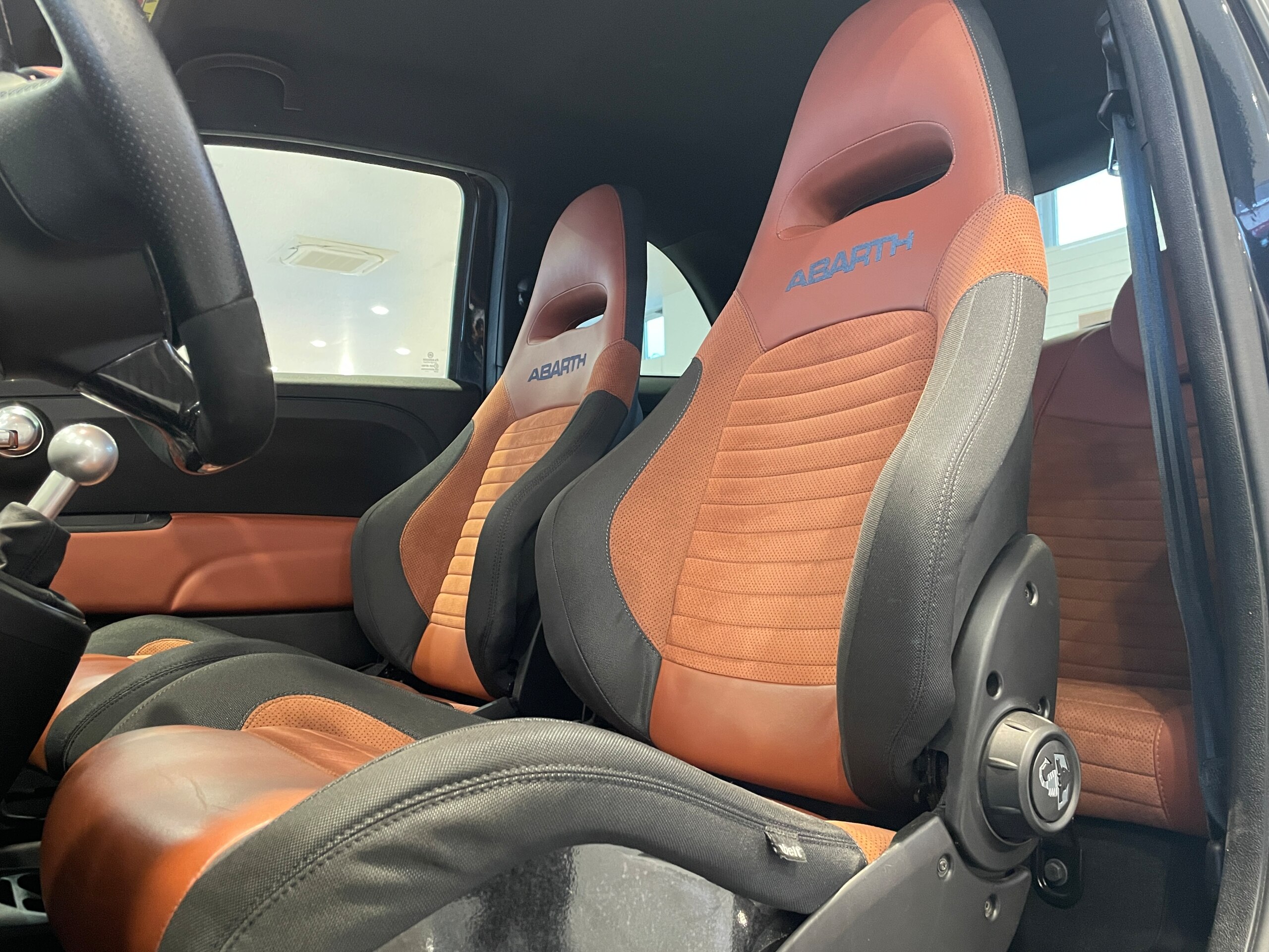 2021 Abarth 595 - アバルト 595 コンペティツィオーネ アップルカープレイ&アンドロイドオート/USB/Bluetooth/ETC/ドライブレコーダー/サベルトシート/可変式レコードモンツァマフラー/17インチAW/ブレンボキャリパー/認定中古