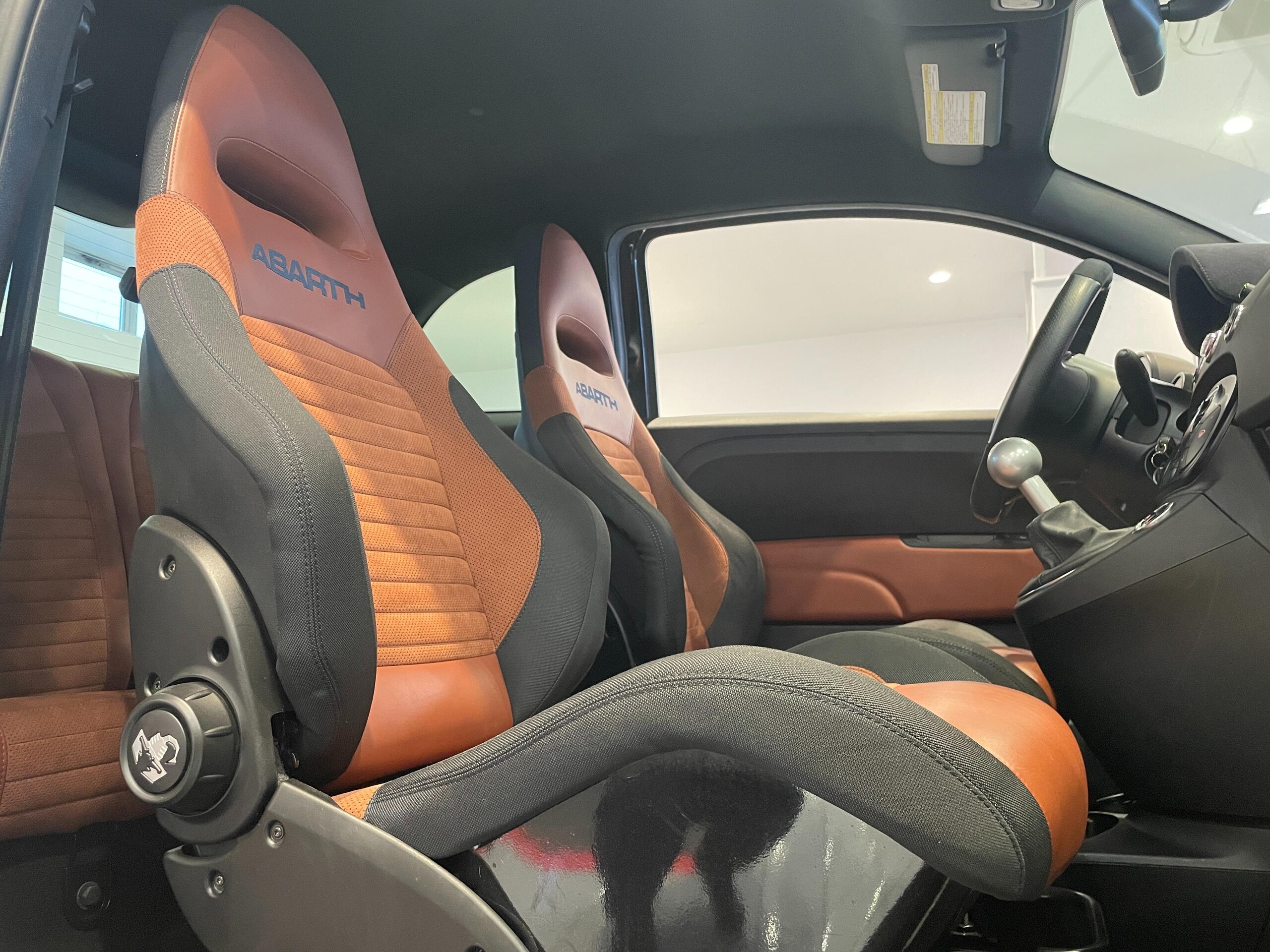 2021 Abarth 595 - アバルト 595 コンペティツィオーネ アップルカープレイ&アンドロイドオート/USB/Bluetooth/ETC/ドライブレコーダー/サベルトシート/可変式レコードモンツァマフラー/17インチAW/ブレンボキャリパー/認定中古