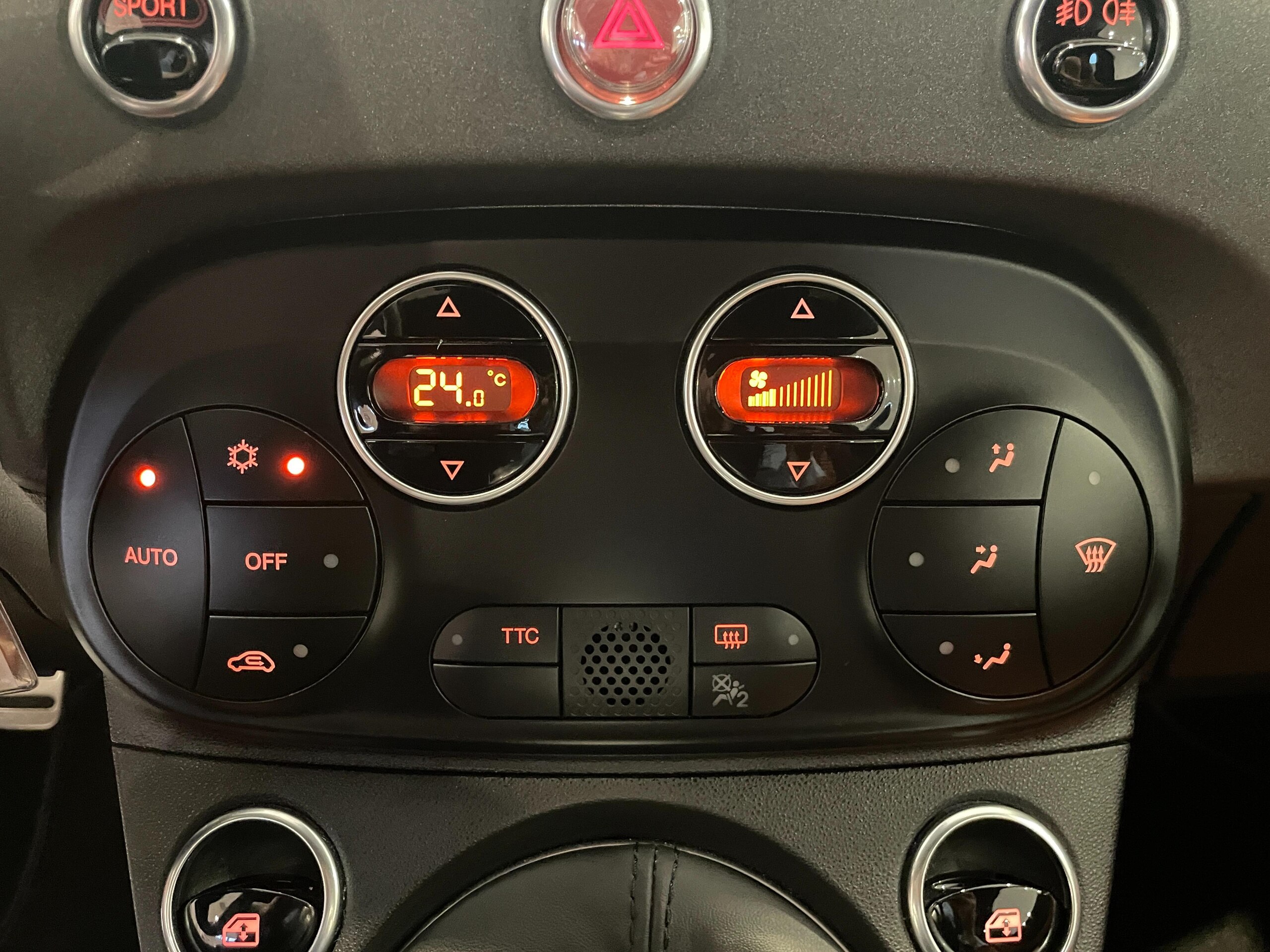 2021 Abarth 595 - アバルト 595 コンペティツィオーネ アップルカープレイ&アンドロイドオート/USB/Bluetooth/ETC/ドライブレコーダー/サベルトシート/可変式レコードモンツァマフラー/17インチAW/ブレンボキャリパー/認定中古