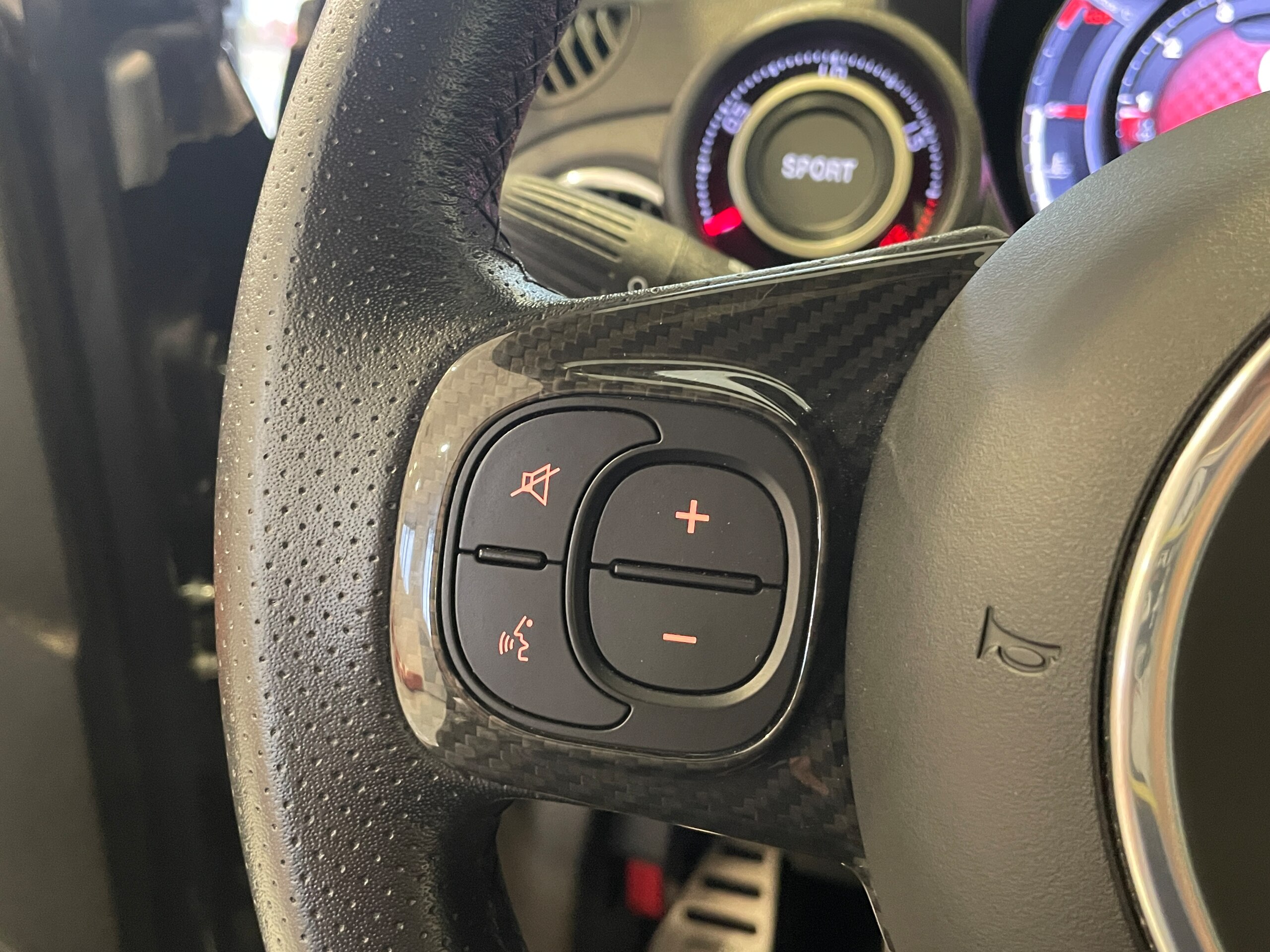 2021 Abarth 595 - アバルト 595 コンペティツィオーネ アップルカープレイ&アンドロイドオート/USB/Bluetooth/ETC/ドライブレコーダー/サベルトシート/可変式レコードモンツァマフラー/17インチAW/ブレンボキャリパー/認定中古