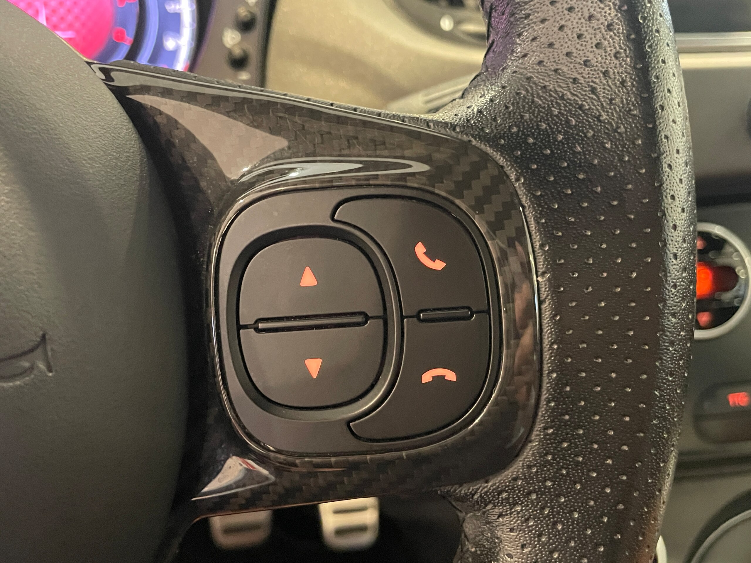 2021 Abarth 595 - アバルト 595 コンペティツィオーネ アップルカープレイ&アンドロイドオート/USB/Bluetooth/ETC/ドライブレコーダー/サベルトシート/可変式レコードモンツァマフラー/17インチAW/ブレンボキャリパー/認定中古