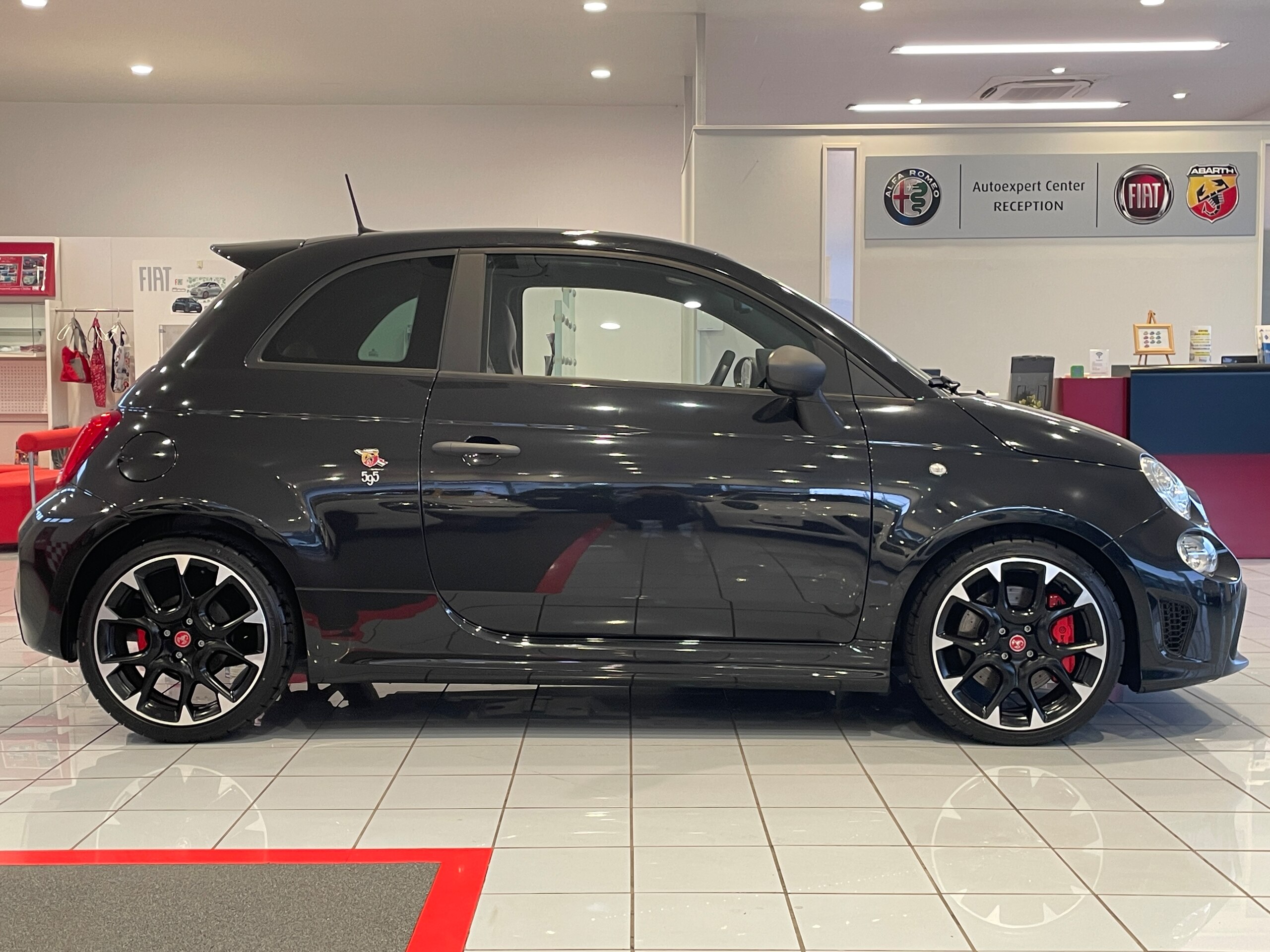 2021 Abarth 595 - アバルト 595 コンペティツィオーネ アップルカープレイ&アンドロイドオート/USB/Bluetooth/ETC/ドライブレコーダー/サベルトシート/可変式レコードモンツァマフラー/17インチAW/ブレンボキャリパー/認定中古