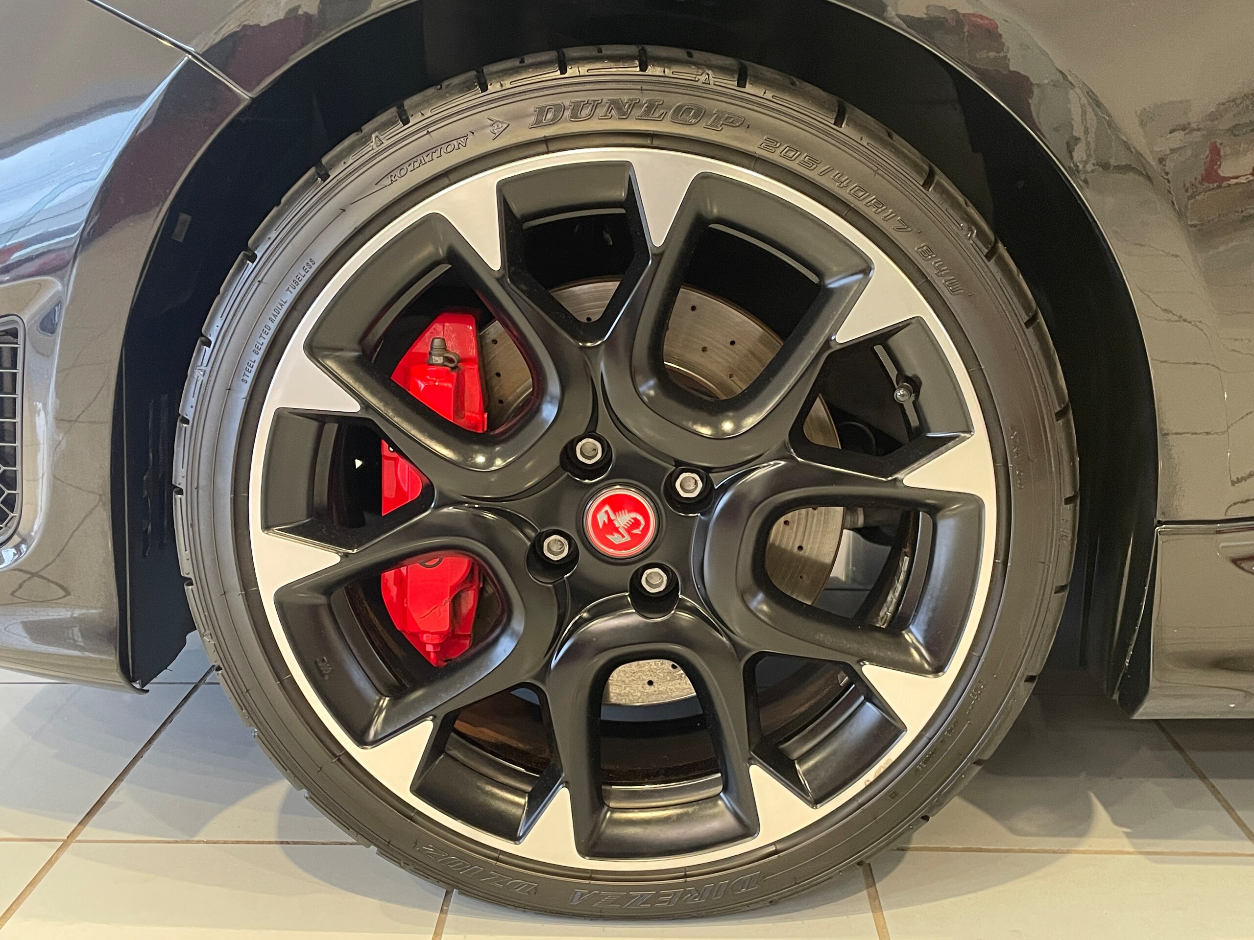 2021 Abarth 595 - アバルト 595 コンペティツィオーネ アップルカープレイ&アンドロイドオート/USB/Bluetooth/ETC/ドライブレコーダー/サベルトシート/可変式レコードモンツァマフラー/17インチAW/ブレンボキャリパー/認定中古