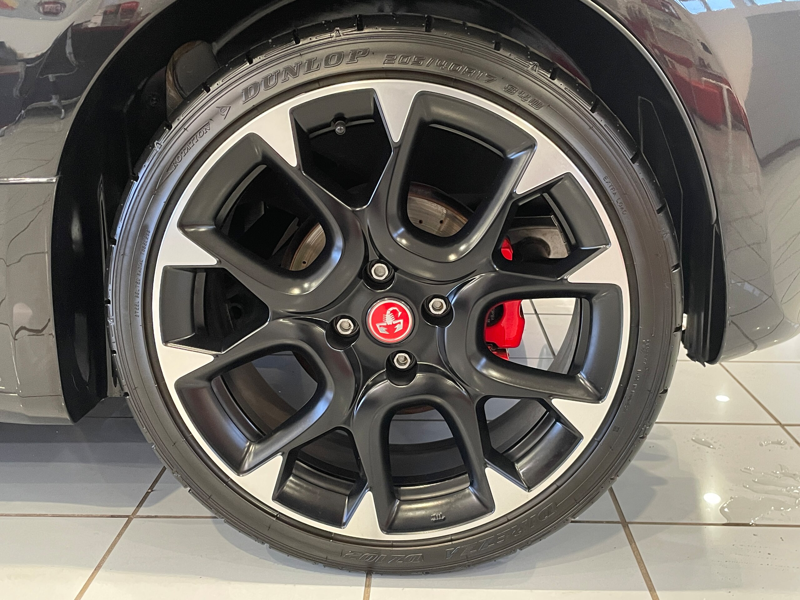 2021 Abarth 595 - アバルト 595 コンペティツィオーネ アップルカープレイ&アンドロイドオート/USB/Bluetooth/ETC/ドライブレコーダー/サベルトシート/可変式レコードモンツァマフラー/17インチAW/ブレンボキャリパー/認定中古