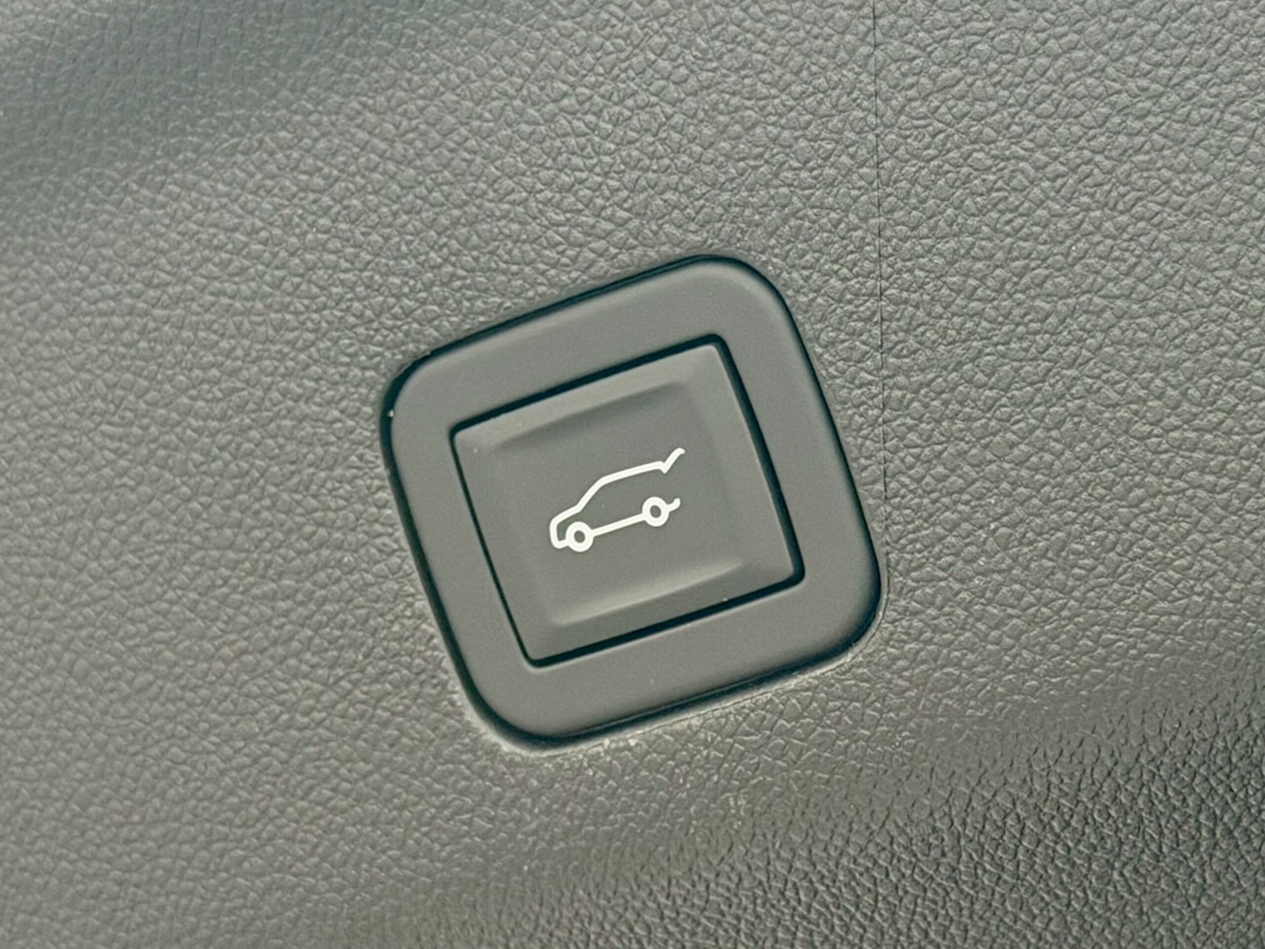 2025 Cadillac Escalade - キャデラック エスカレード スポーツ モノクロクレスト メーカーOPカーボンミラカバー 電動サイドステップ パノラマサンルーフ 55in湾曲LEDディスプレイ 後席用ヘッドレストモニター パワードア ETC AKGサラウンド