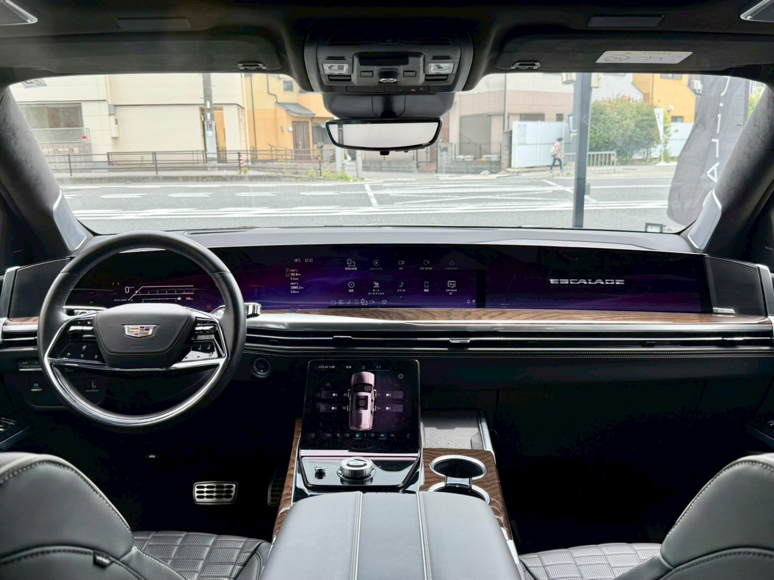 2025 Cadillac Escalade - キャデラック エスカレード スポーツ モノクロクレスト メーカーOPカーボンミラカバー 電動サイドステップ パノラマサンルーフ 55in湾曲LEDディスプレイ 後席用ヘッドレストモニター パワードア ETC AKGサラウンド