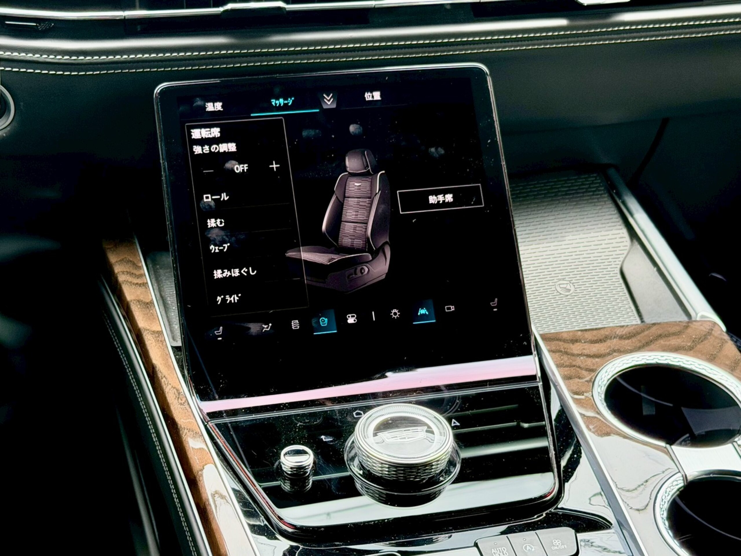 2025 Cadillac Escalade - キャデラック エスカレード スポーツ モノクロクレスト メーカーOPカーボンミラカバー 電動サイドステップ パノラマサンルーフ 55in湾曲LEDディスプレイ 後席用ヘッドレストモニター パワードア ETC AKGサラウンド