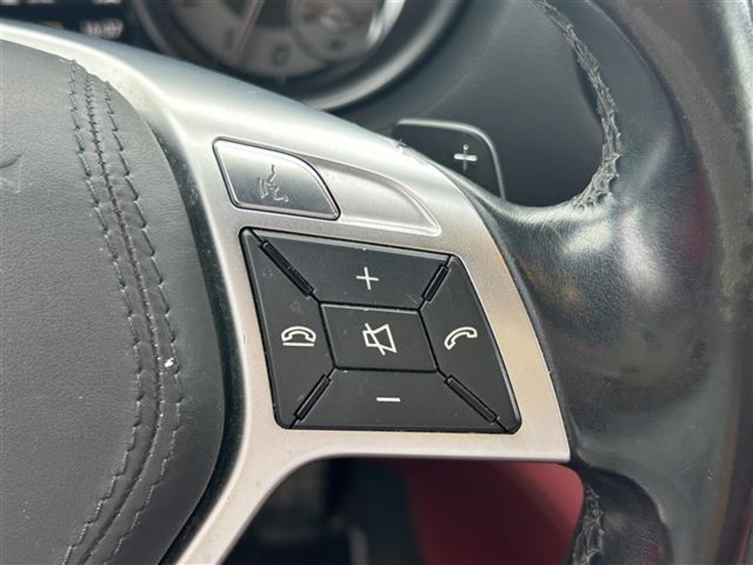 2013 Mercedes-Benz SLClass - メルセデス・ベンツ SLクラス SL550 ブルーエフィシェンシー 禁煙車/ナビ/バックカメラ/ETC/ルーフオープン/マジックスカイコントロール/ハーマンカードン/赤革レザーシート/シートヒーター/エアスカーフ/安全装備/パワーバックドア/保証書/取扱説明書