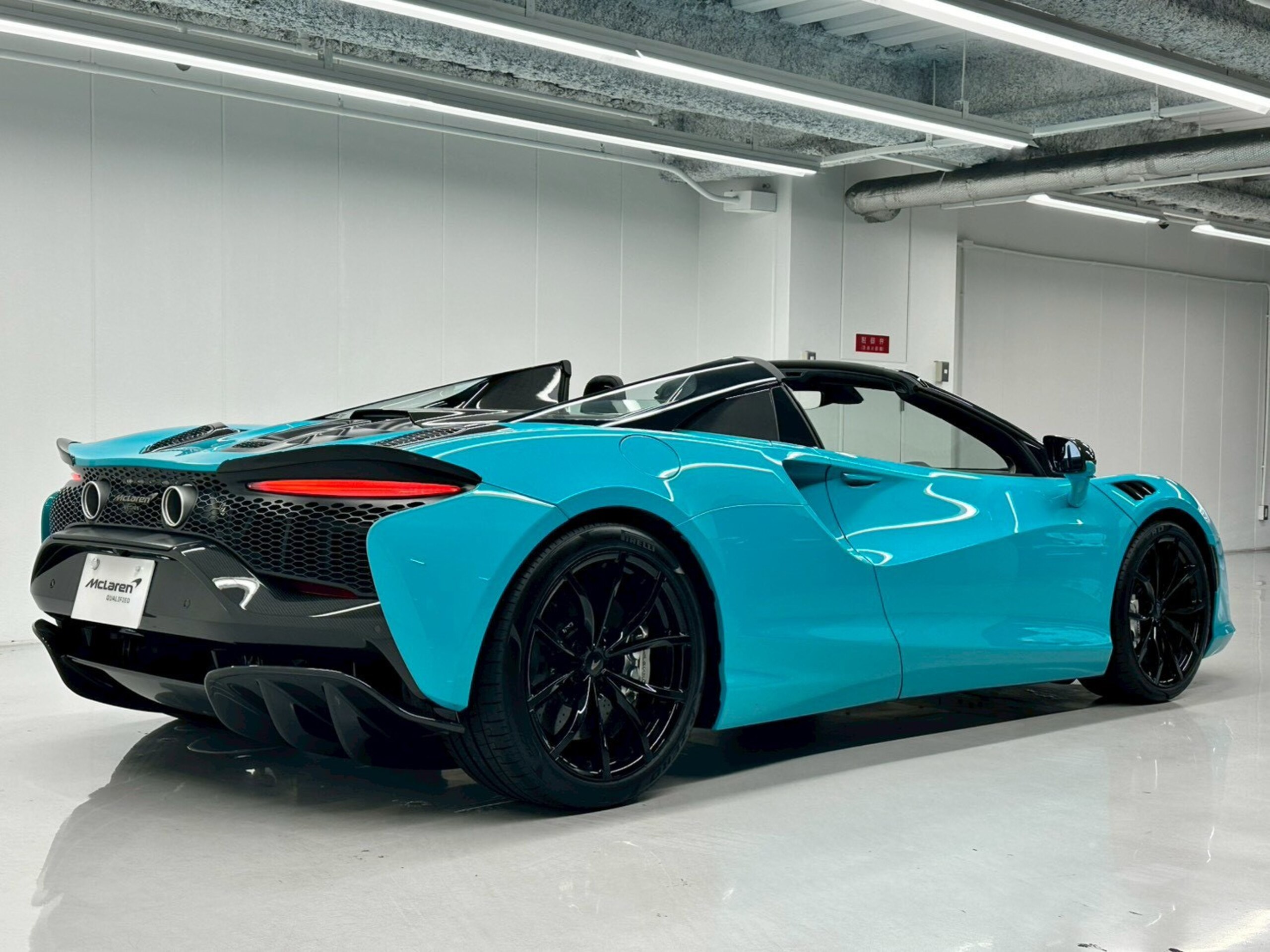 2024 McLaren Artura Spider - マクラーレン アルトゥーラスパイダー テックラックス 弊社展示車 左H MSOペイント スポーツエキゾースト・エレクトロクロミックルーフ・アンダーボディカーボンファイバーパック・エクステリアディテールカーボンパック・トノーグロスビジュアルカーボン・ステルスバッジパック