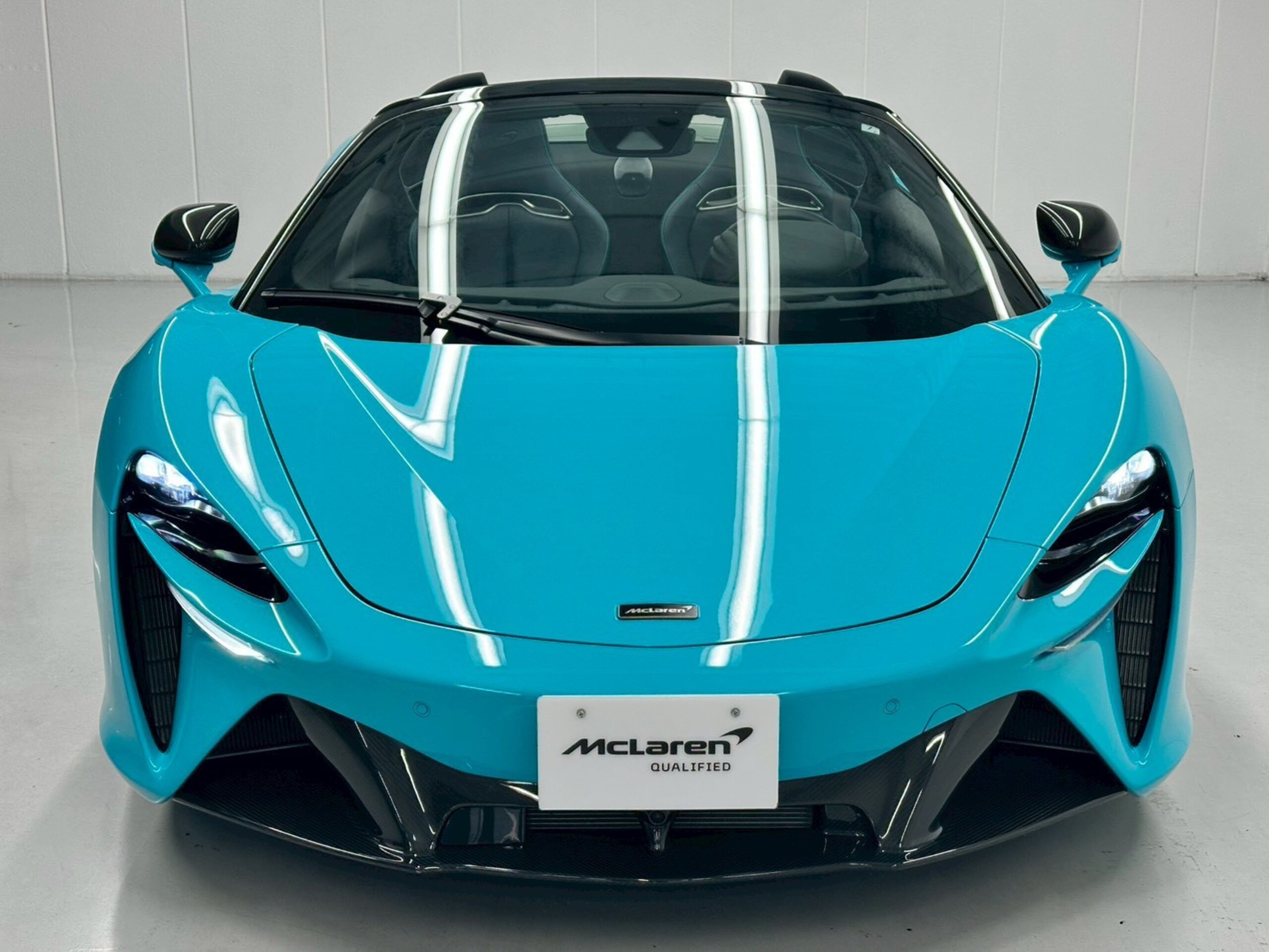 2024 McLaren Artura Spider - マクラーレン アルトゥーラスパイダー テックラックス 弊社展示車 左H MSOペイント スポーツエキゾースト・エレクトロクロミックルーフ・アンダーボディカーボンファイバーパック・エクステリアディテールカーボンパック・トノーグロスビジュアルカーボン・ステルスバッジパック
