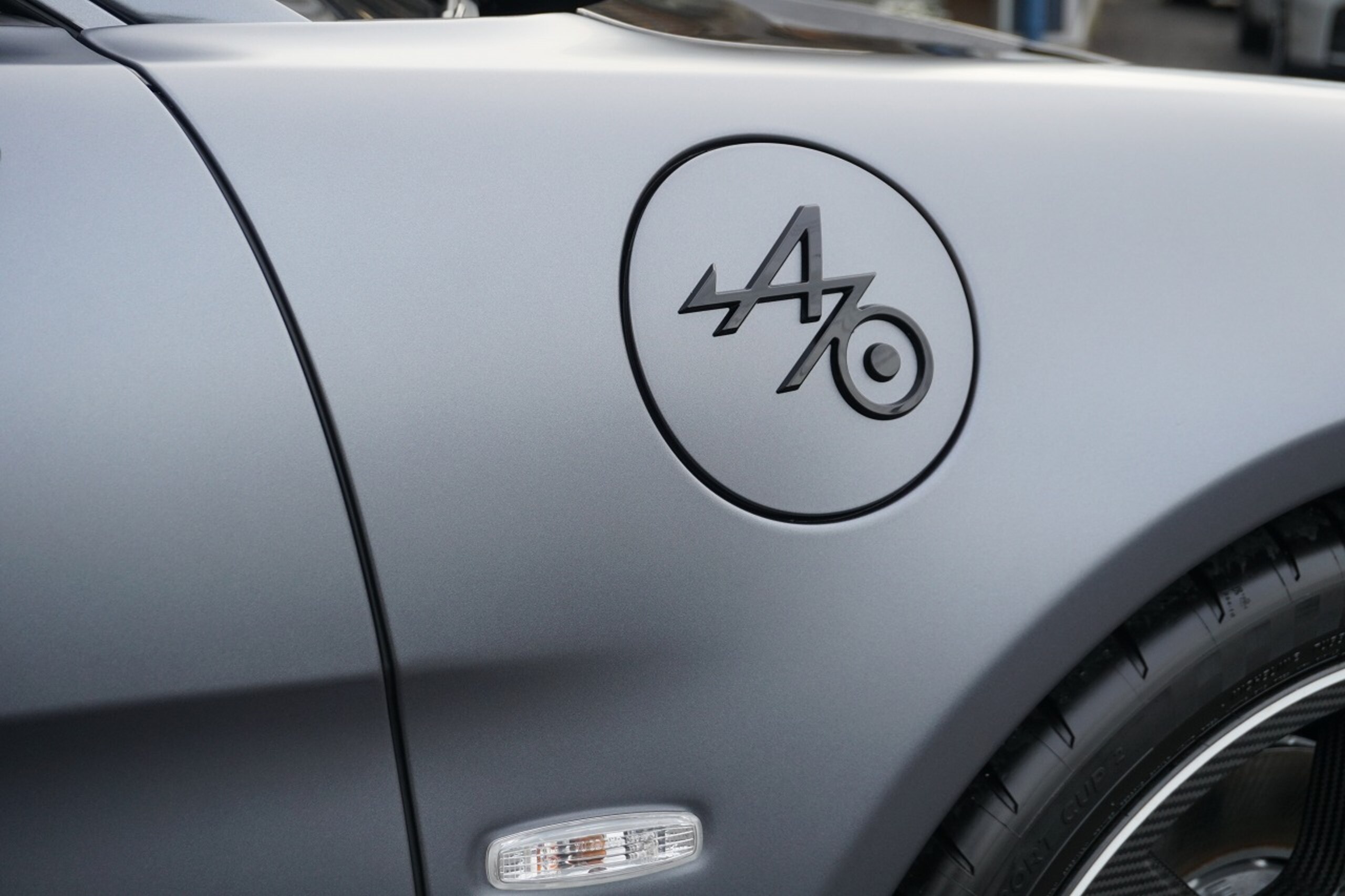 2026 Alpine A110 - アルピーヌ A110 R 70 左H 登録済未使用車 走行25km 5年延長新車保証 アクラポヴィッチチタンマフラー フルプロテクションフィルム グレーアルカンターラインテ カーボンホイール Sabelt軽量カーボンバケットシート+5点式ベルト
