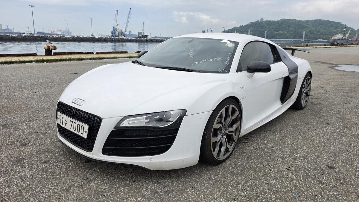 2010 AUDI R8 - 2010 أودي R8