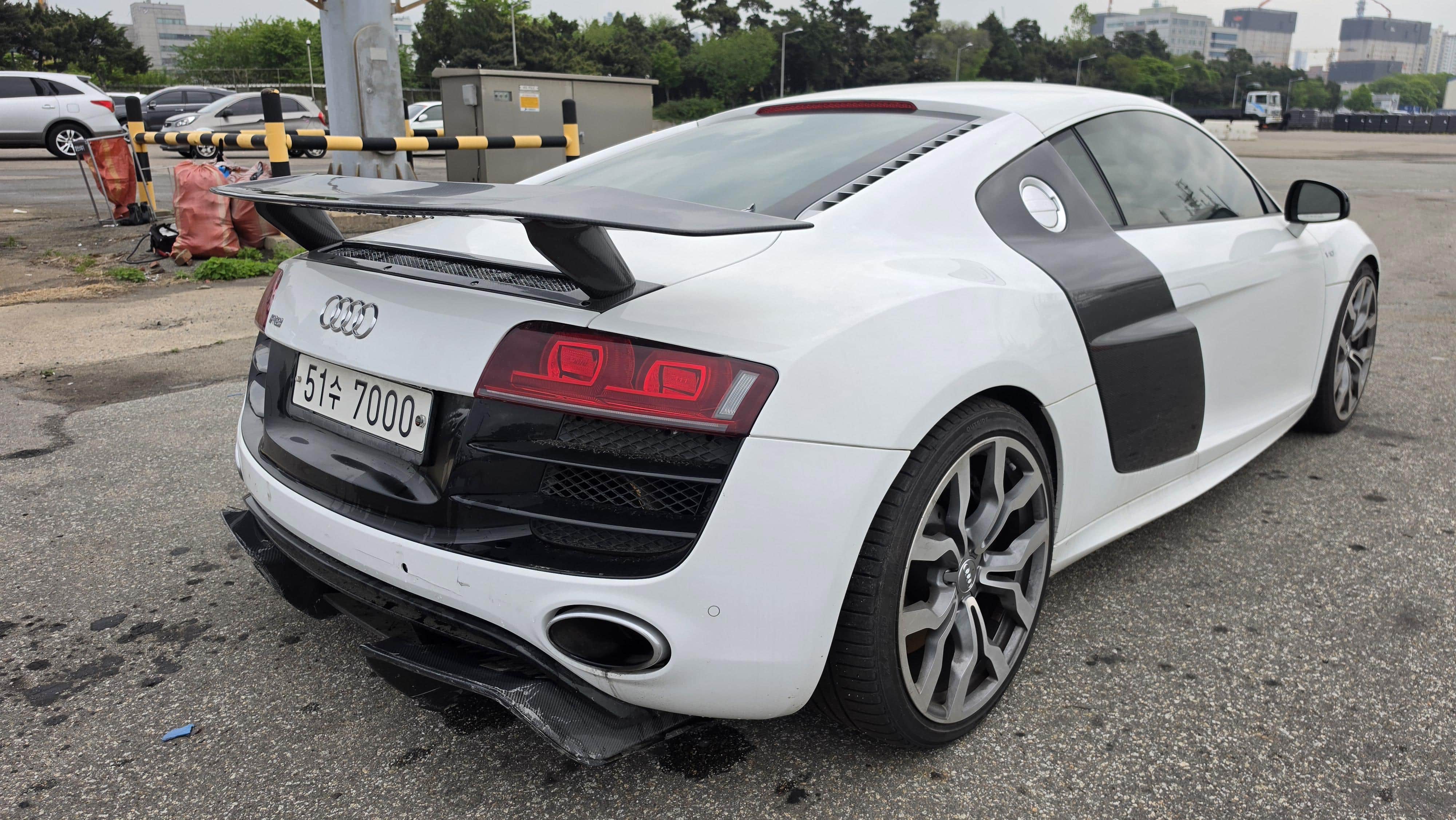 2010 AUDI R8 - 2010 アウディ R8