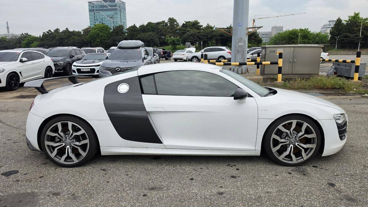 2010 AUDI R8 - 2010 アウディ R8