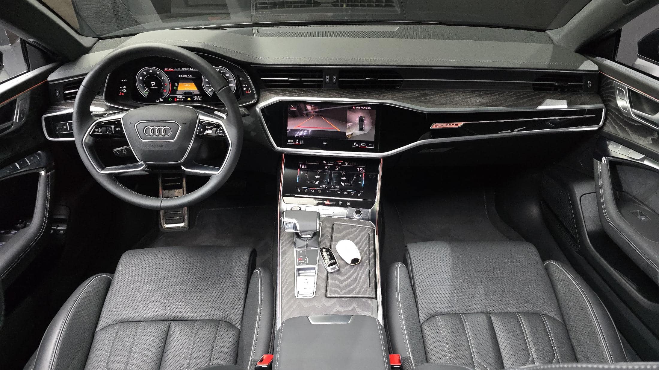 2025 AUDI A7 55 TFSI e Quattro Premium - 2025 アウディ A7