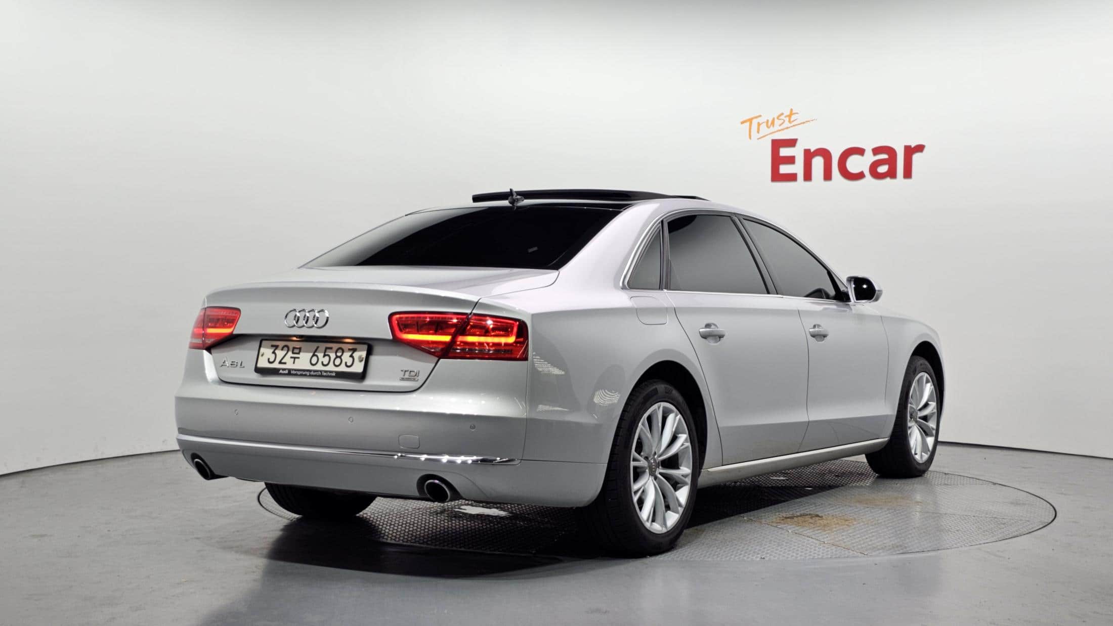 2013 AUDI A8 - 2013 أودي A8