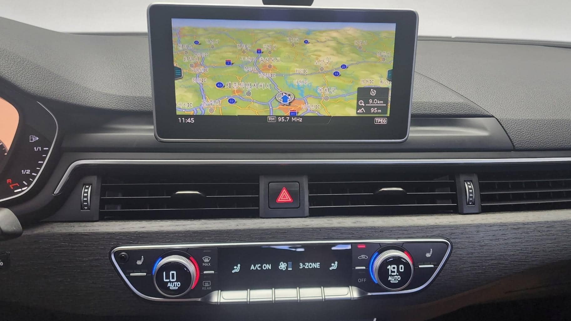 2019 AUDI A4 40 TFSI Premium - 2019 أودي A4