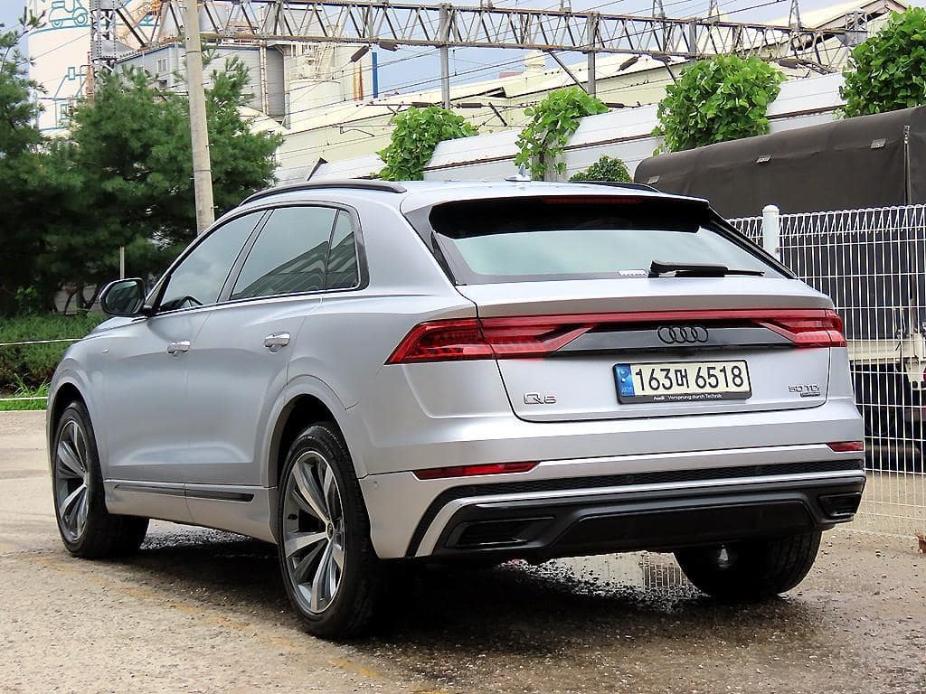 2021 AUDI Q8