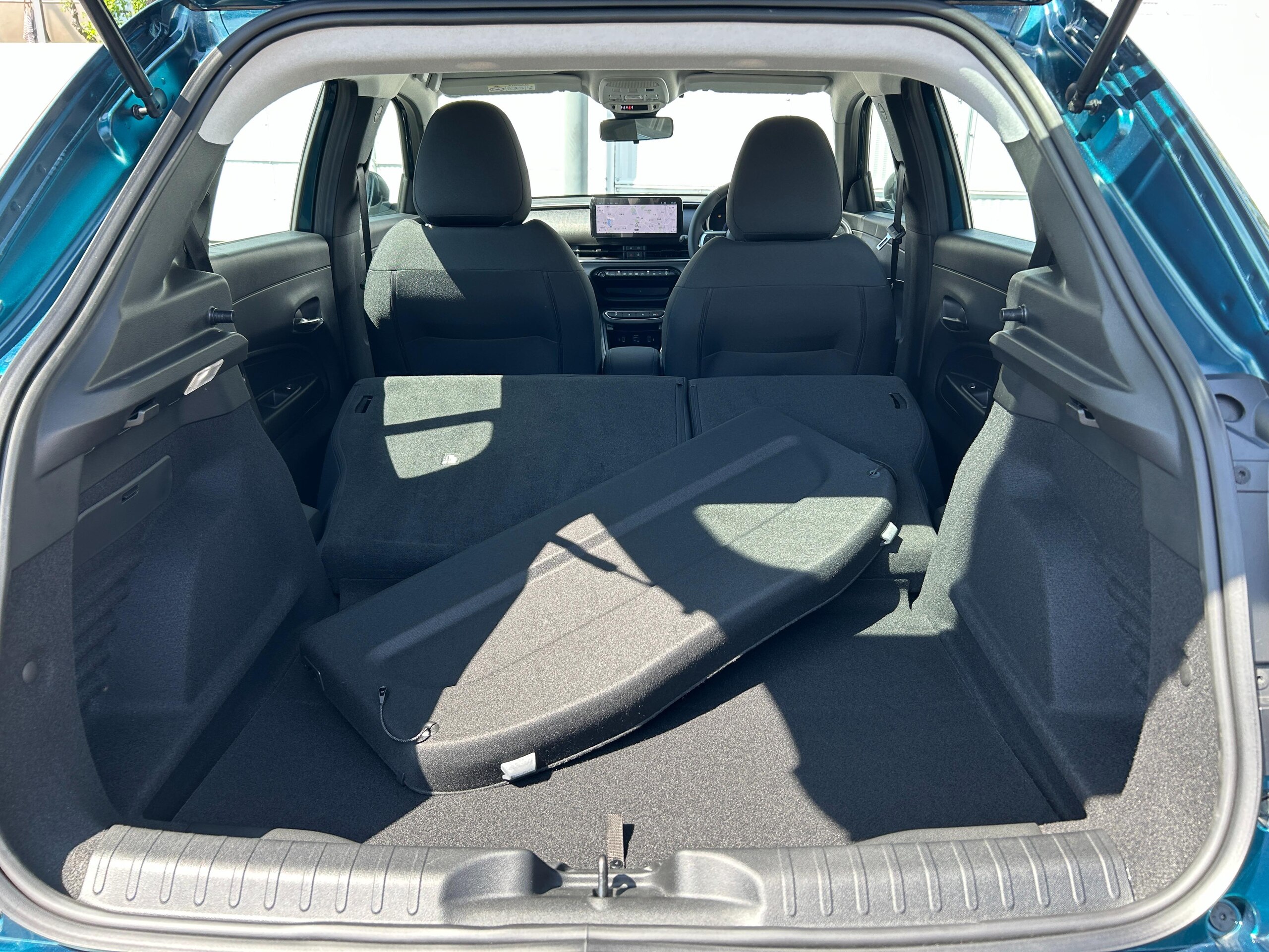 2025 Fiat 600Hybrid - フィアット 600ハイブリッド 1.2 元代車 新車保証継承 LEDヘッドライト LEDデイタイムランニングライト シートヒーター ナビゲーションシステム 360°パーキングセンサー