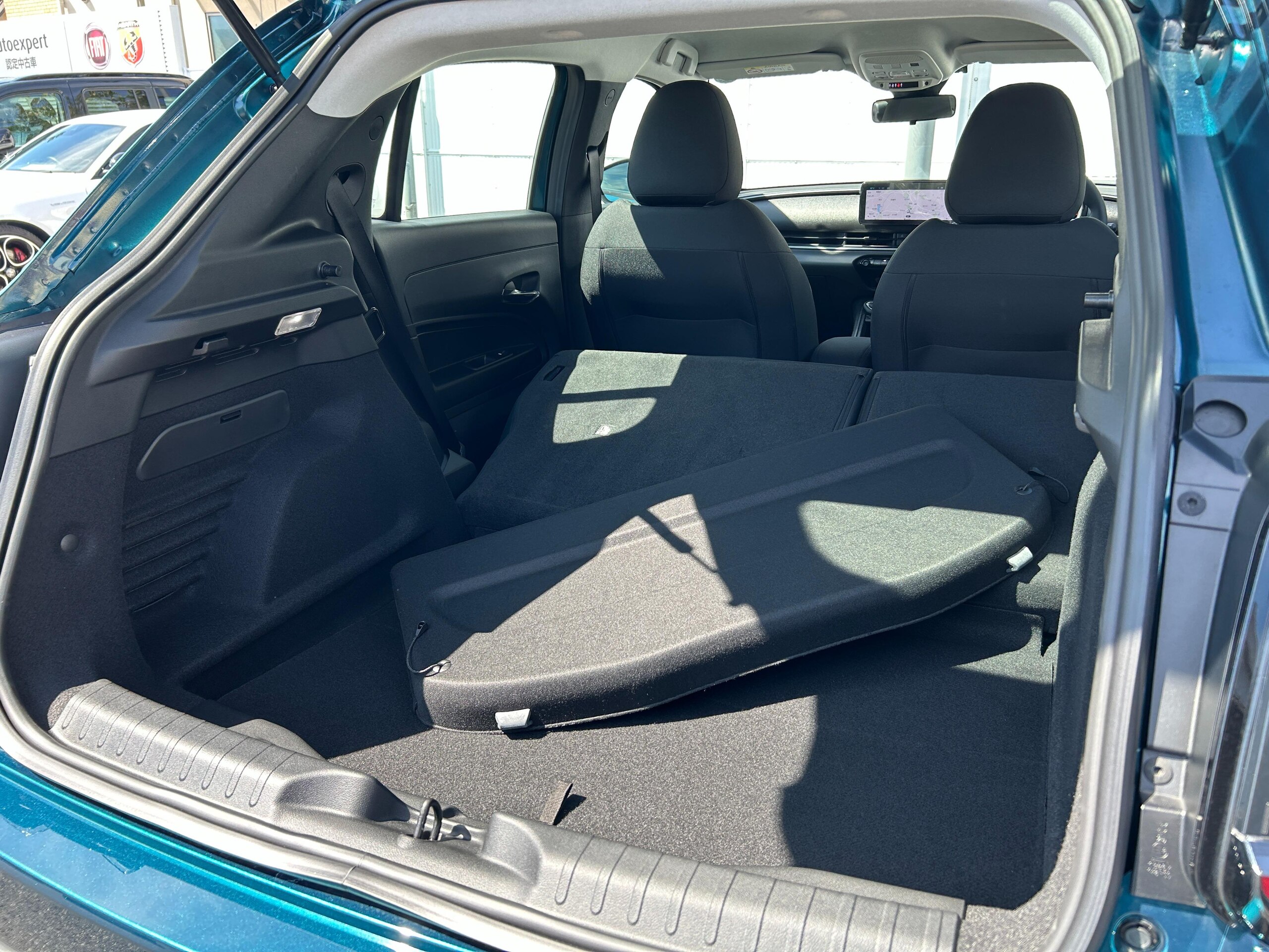 2025 Fiat 600Hybrid - フィアット 600ハイブリッド 1.2 元代車 新車保証継承 LEDヘッドライト LEDデイタイムランニングライト シートヒーター ナビゲーションシステム 360°パーキングセンサー