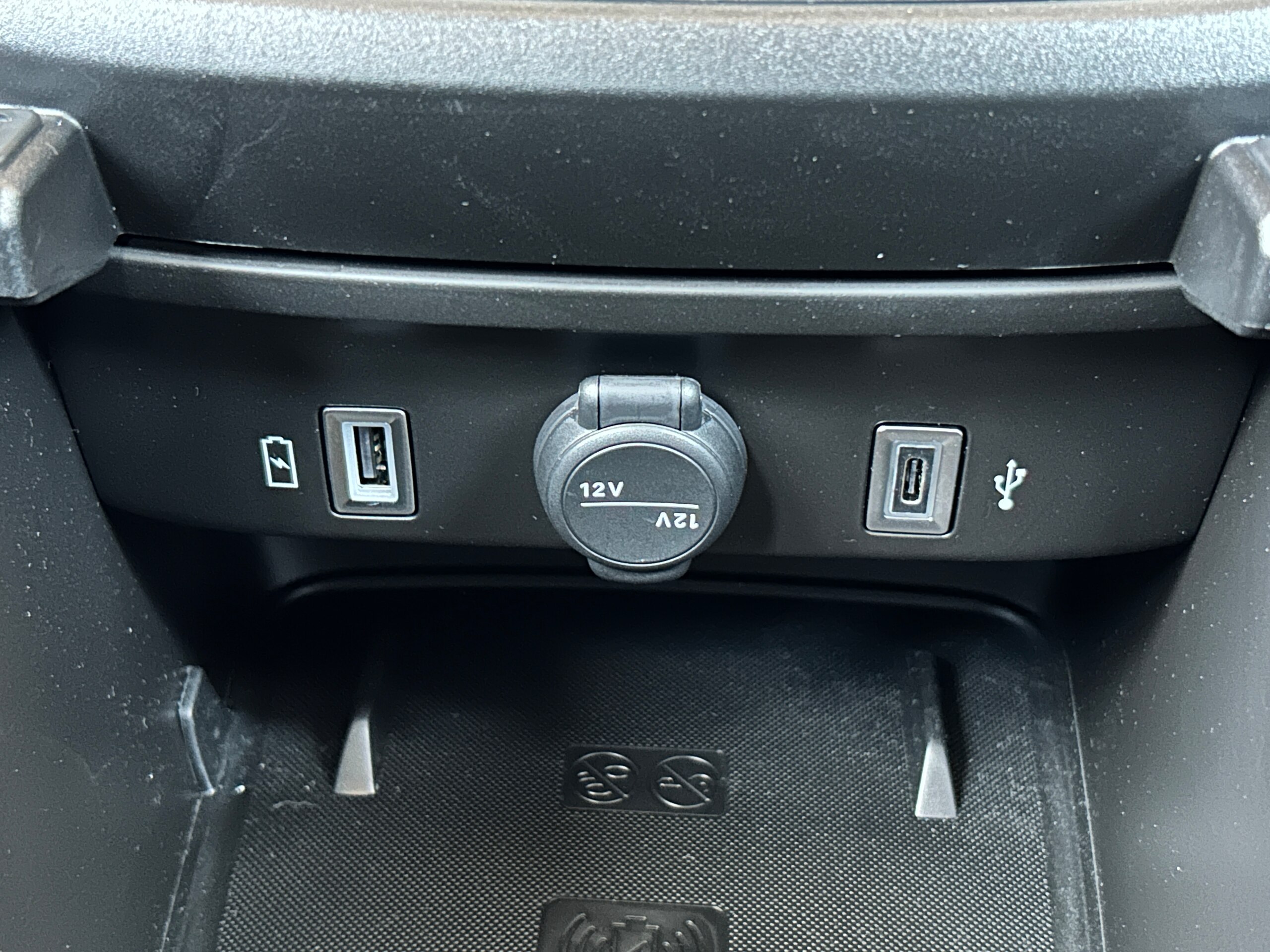 2025 Fiat 600Hybrid - フィアット 600ハイブリッド 1.2 元代車 新車保証継承 LEDヘッドライト LEDデイタイムランニングライト シートヒーター ナビゲーションシステム 360°パーキングセンサー