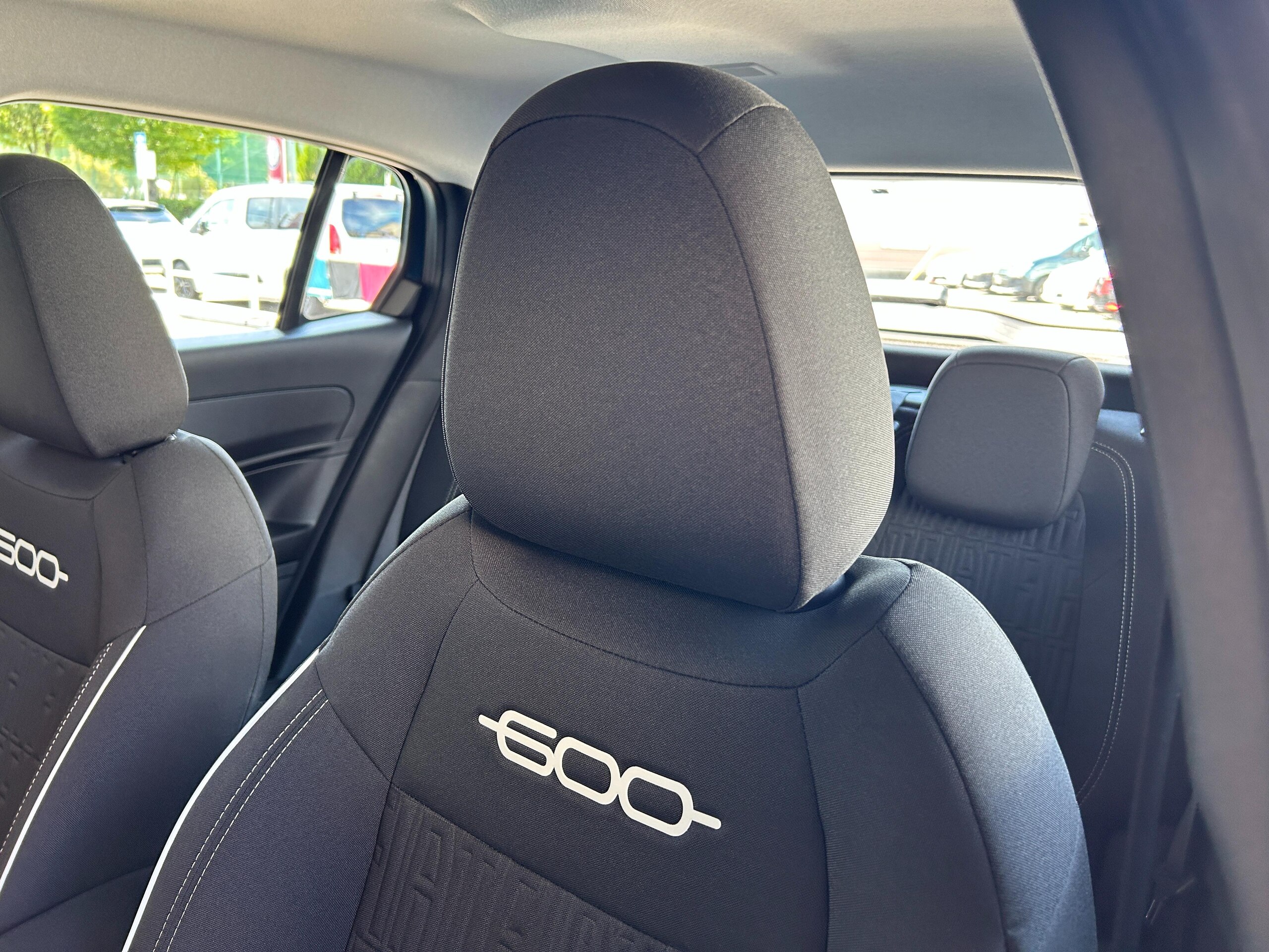 2025 Fiat 600Hybrid - フィアット 600ハイブリッド 1.2 元代車 新車保証継承 LEDヘッドライト LEDデイタイムランニングライト シートヒーター ナビゲーションシステム 360°パーキングセンサー
