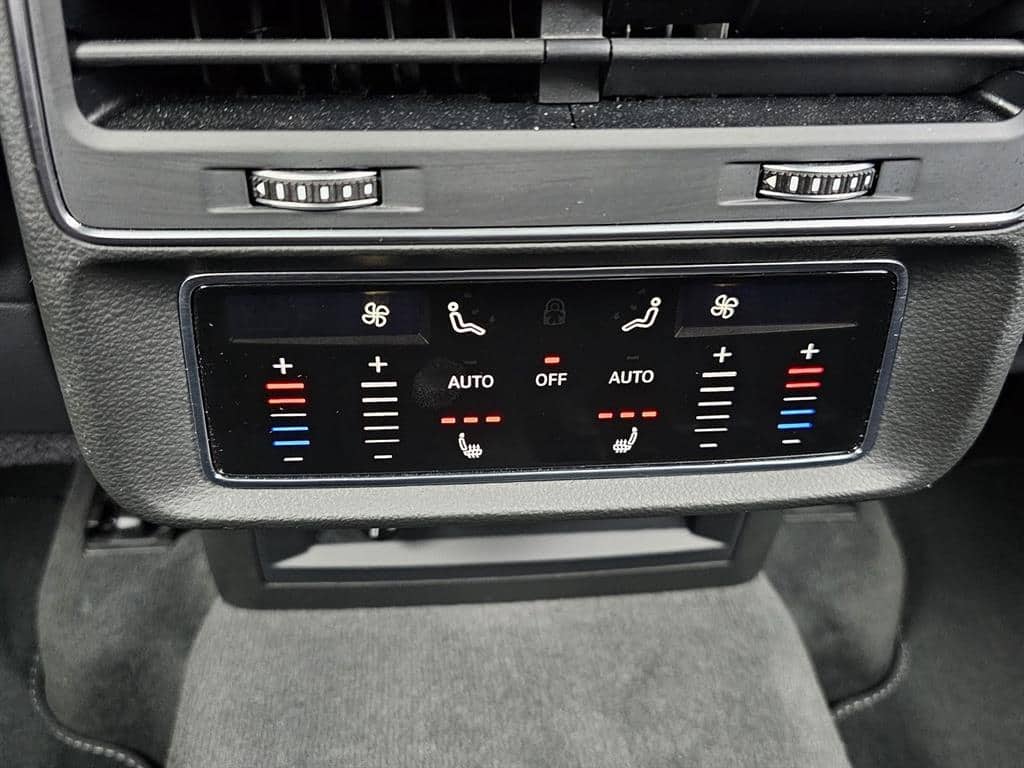 2023 AUDI Q8 50 TDI Quattro Premium - 2023 أودي Q8