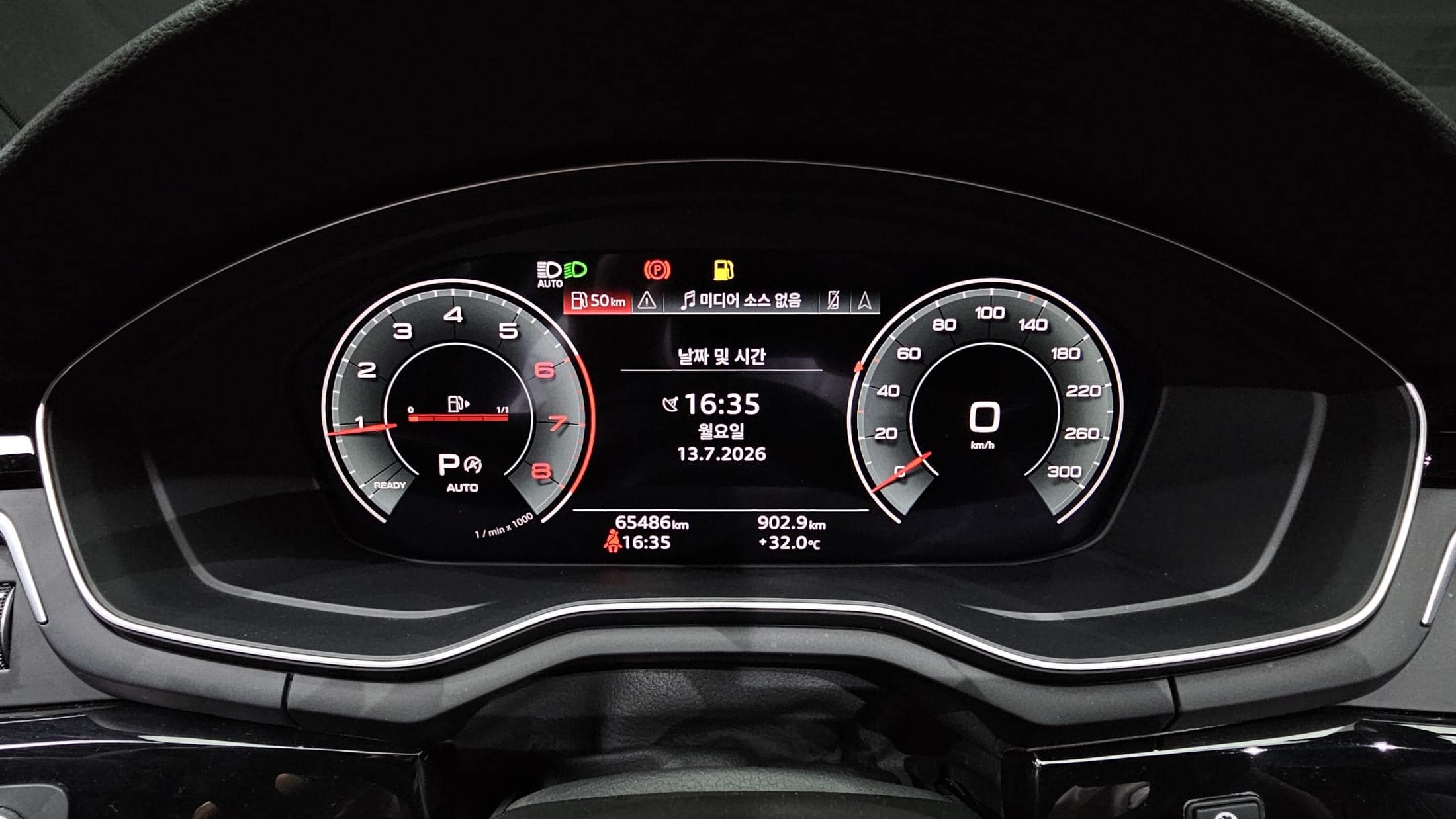 2021 AUDI A4 40 TFSI Premium - 2021 أودي A4