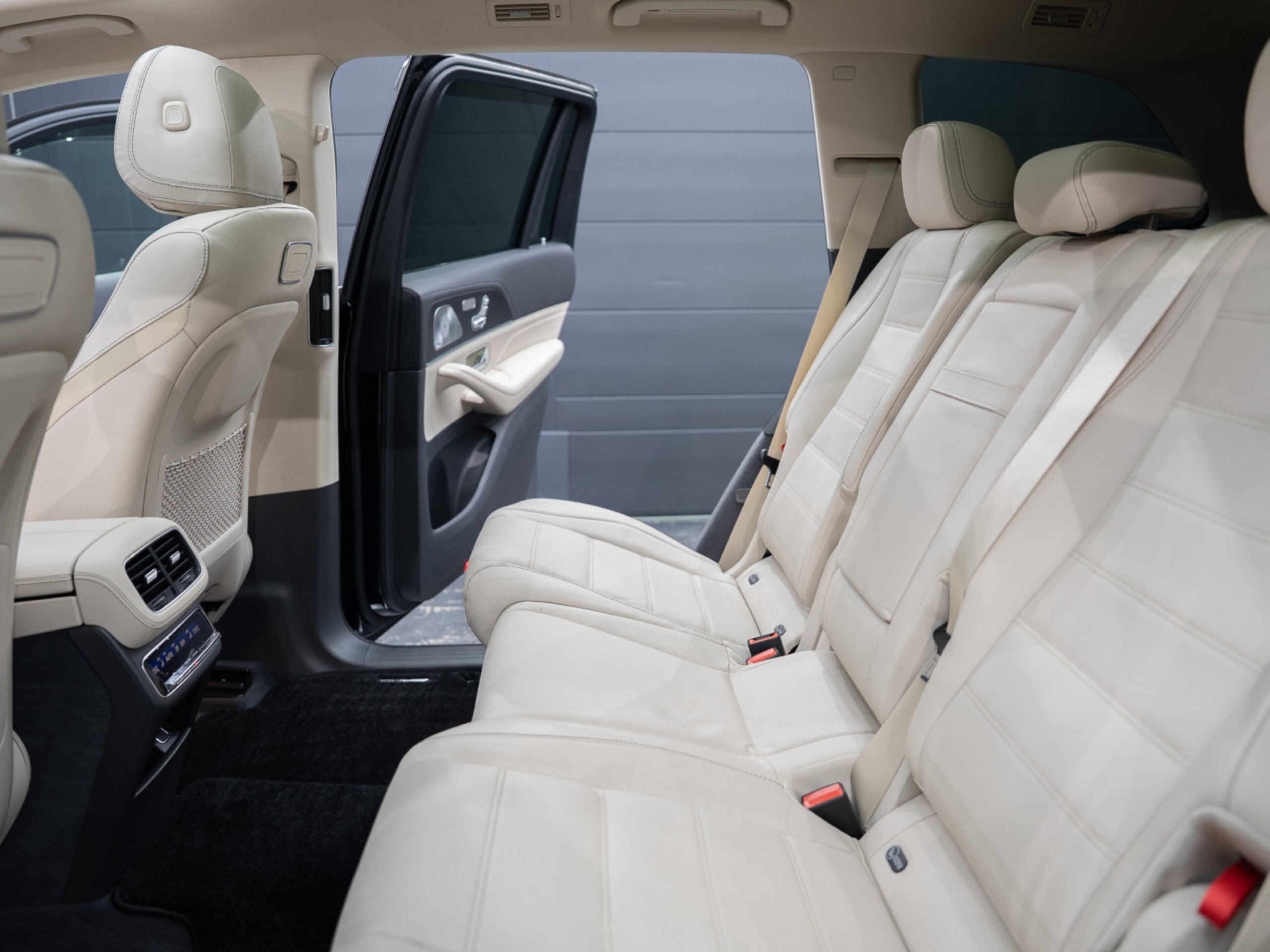 2021 Mercedes-Benz GLS - メルセデス・ベンツ GLS 580 4マチック スポーツ (ISG搭載モデル) 4WD AIS4 5点 ホワイトレザー ワンオーナー 左ハンドル エンジニアリングパッケージ 取説保証書スペアキー
