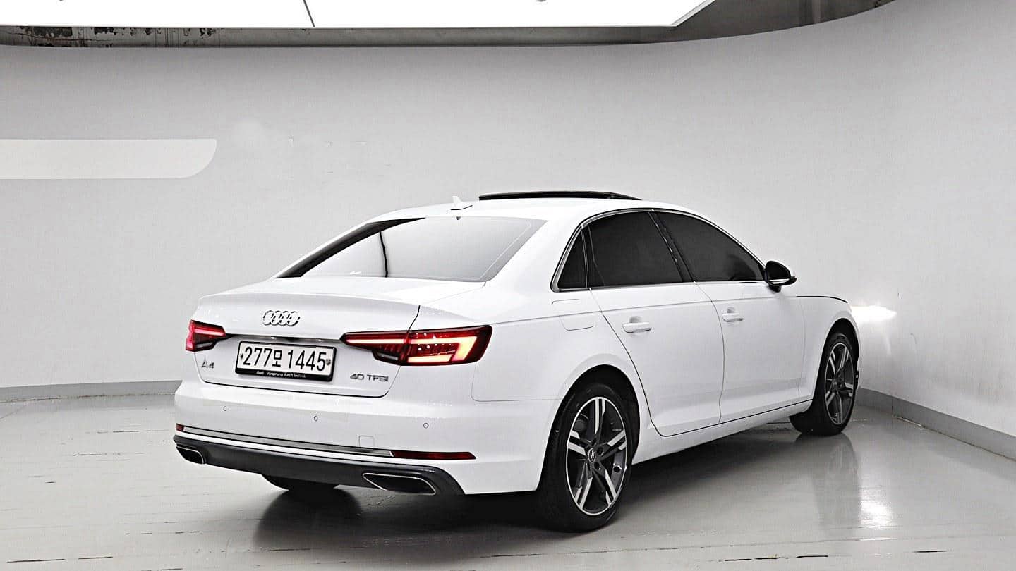 2019 AUDI A4 40 TFSI Premium - 2019 アウディ A4